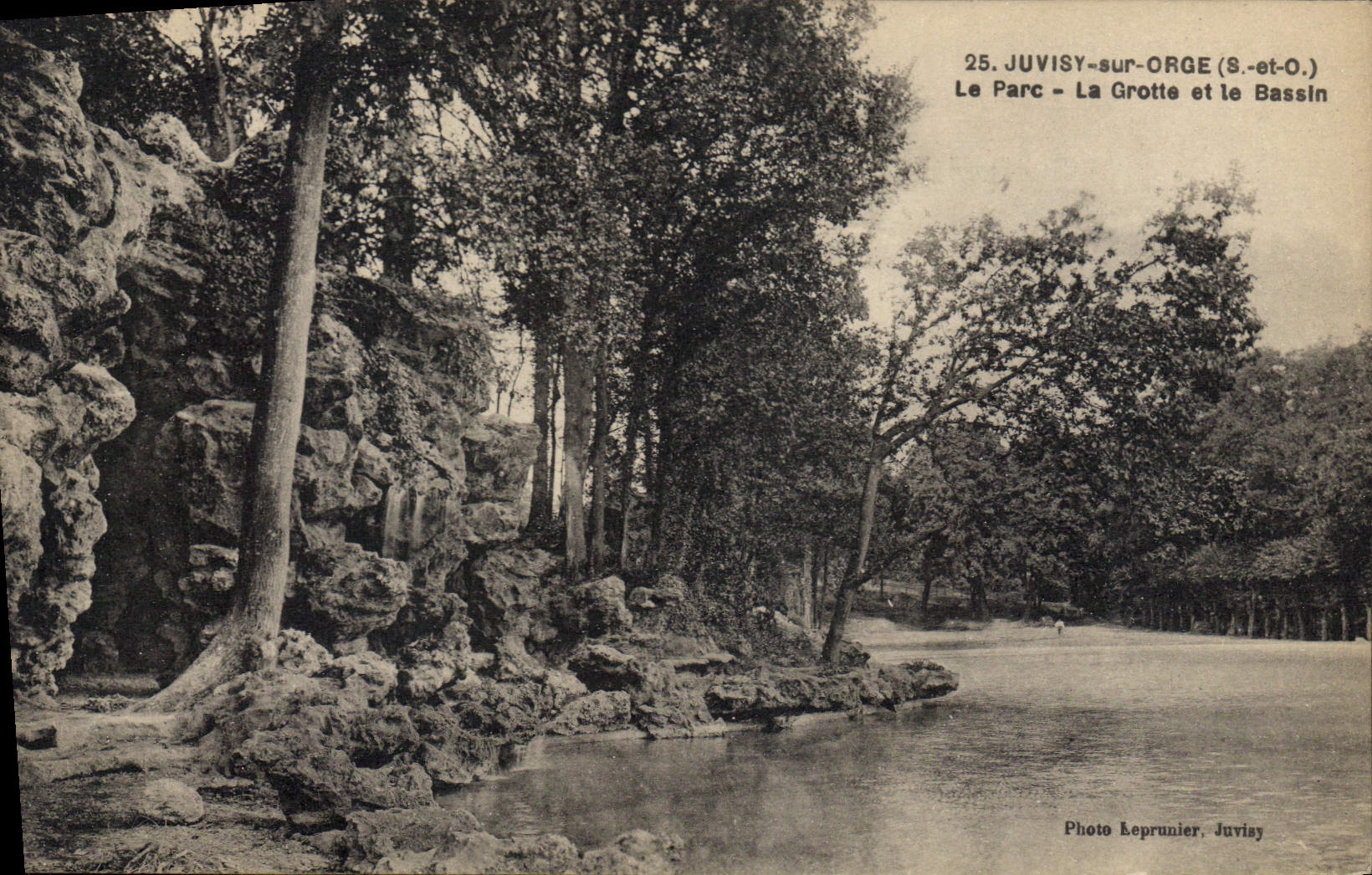Juvisy-sur-Orge — Le Parc, La Grotte et le Bassin — Photo Leprunier, Juvisy