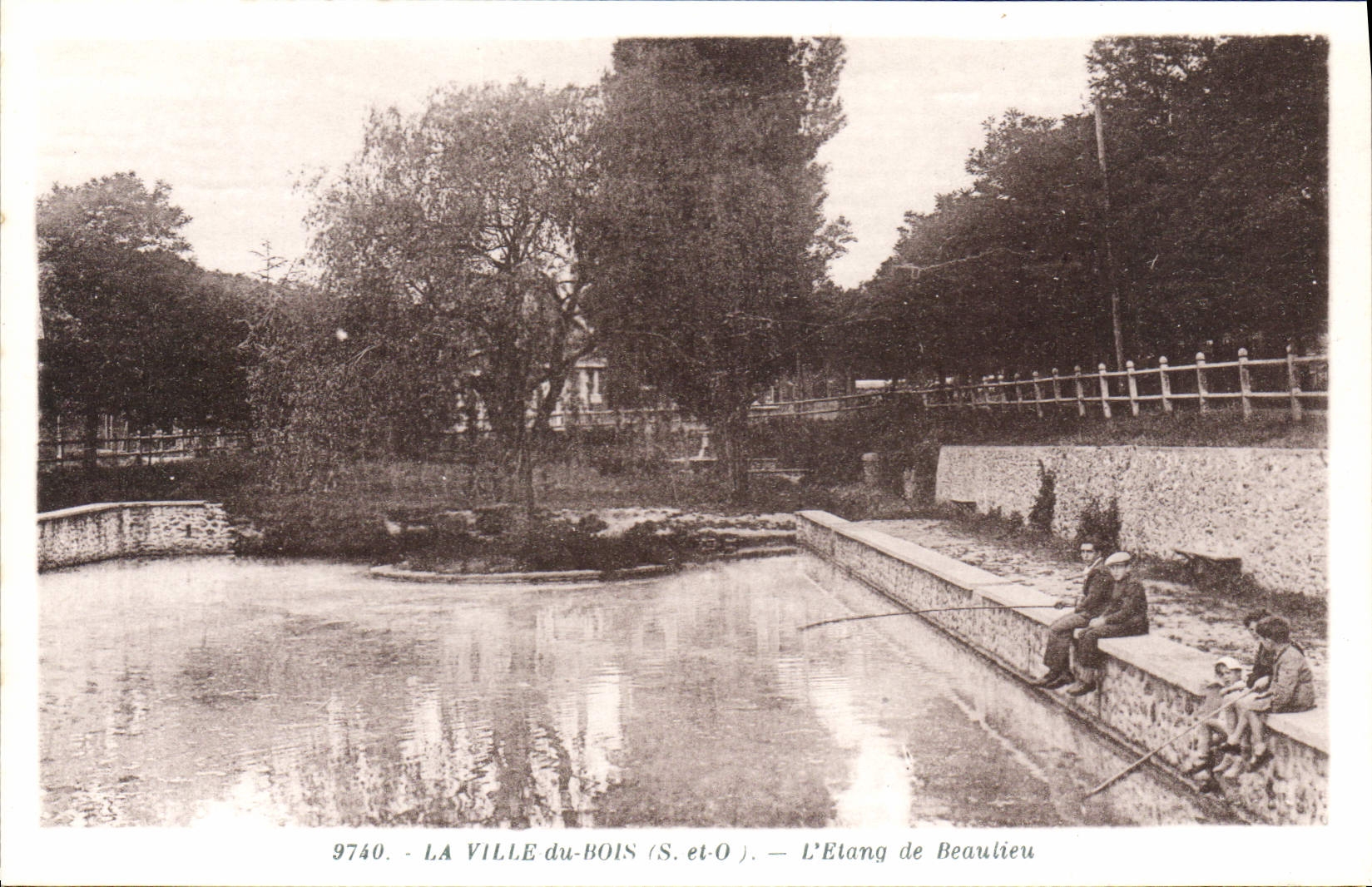 CPA La Ville du Bois S et O l'Etang de Beaulieu 