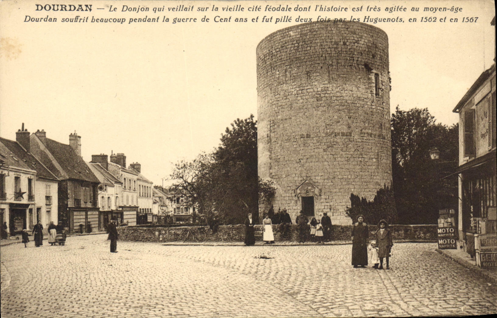 CPA Dourdan le Donjon qui Veillait sur la Vieille cote feodale dont l'histoire est tres agitee au mo