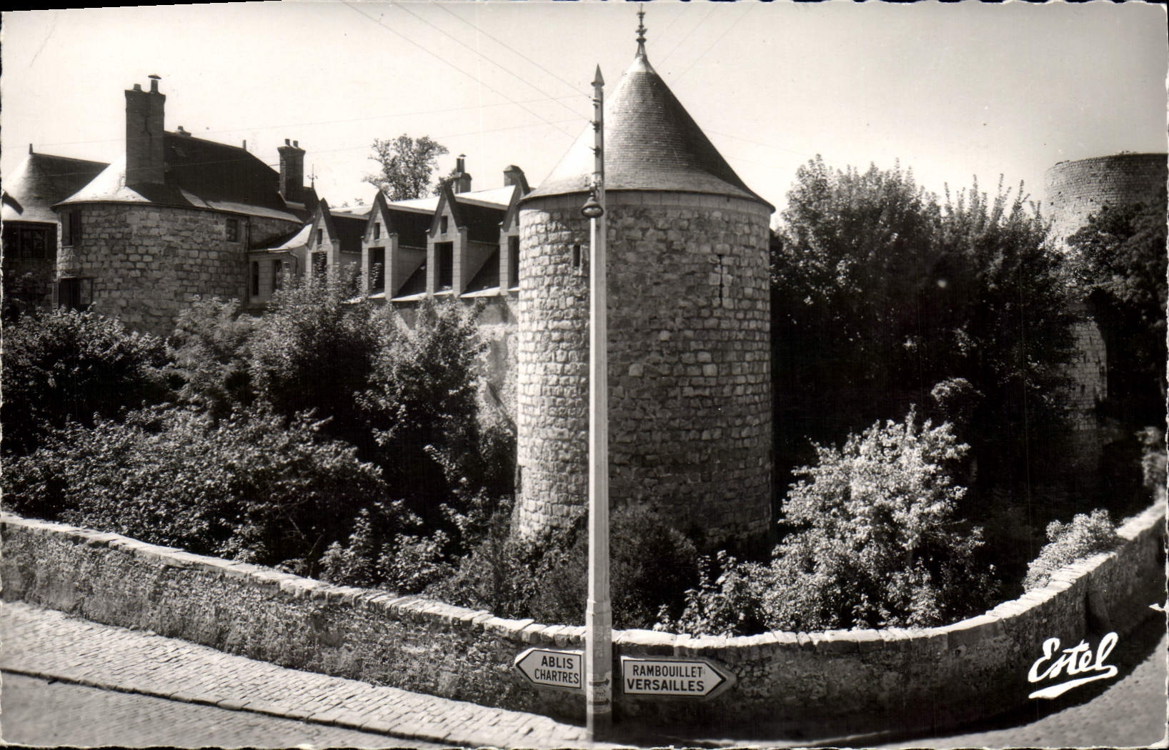 Château de Dourdan — Les Fortifications et les Douves — Éditions de Luxe Estel, n°20538