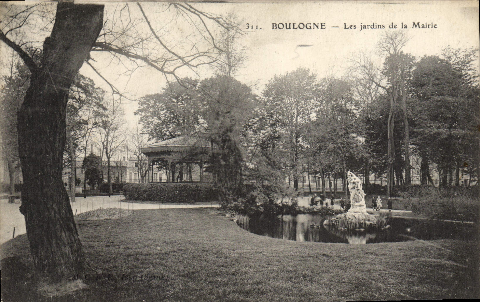 Boulogne — Les jardins de la Mairie — Carte postale n°311