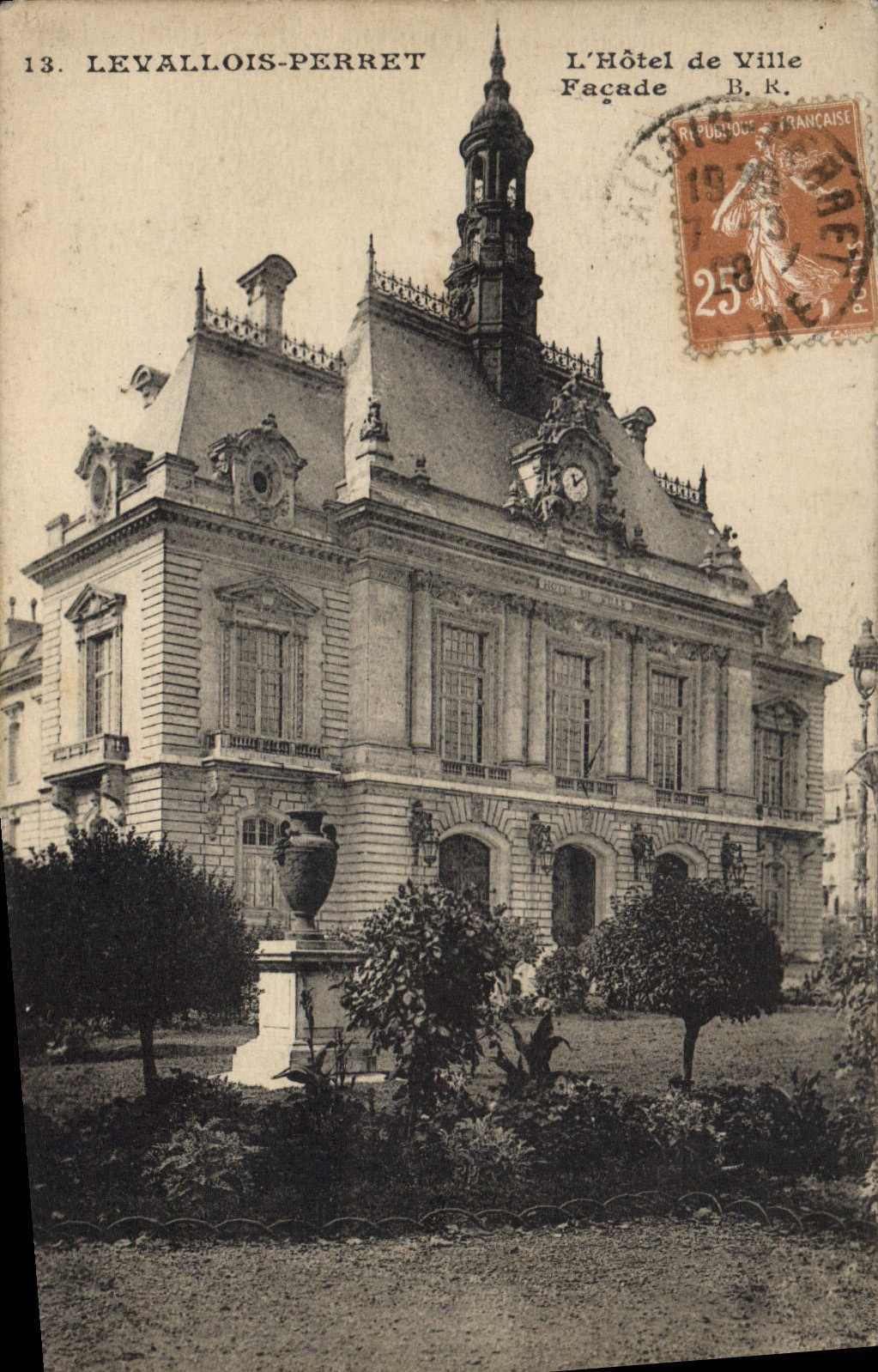 CPA Levallois Perret L'Hotel de Ville Facade