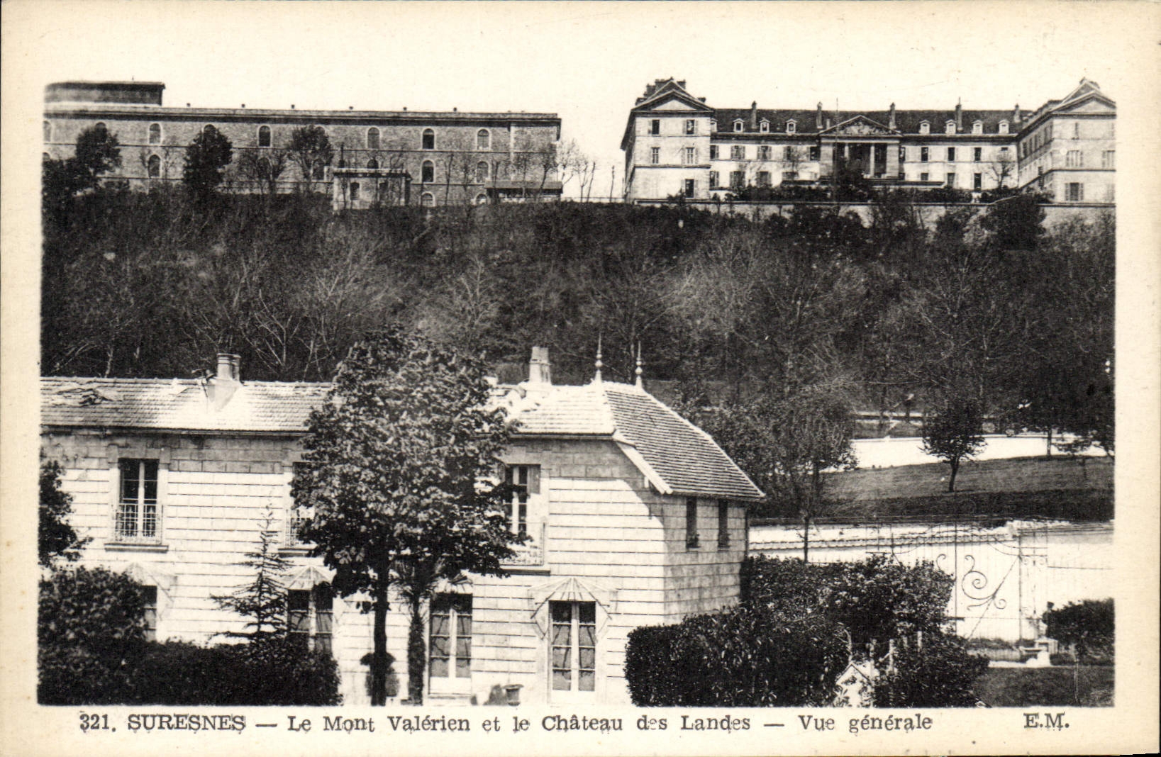 CPA Suresnes Le Mont Valerien et le Cahteau de Landes Vue generale