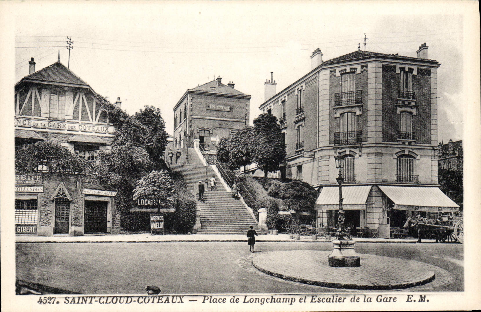 CPA Saint Cloud Coteaux Place de Longchamp et Escalier de la Gare