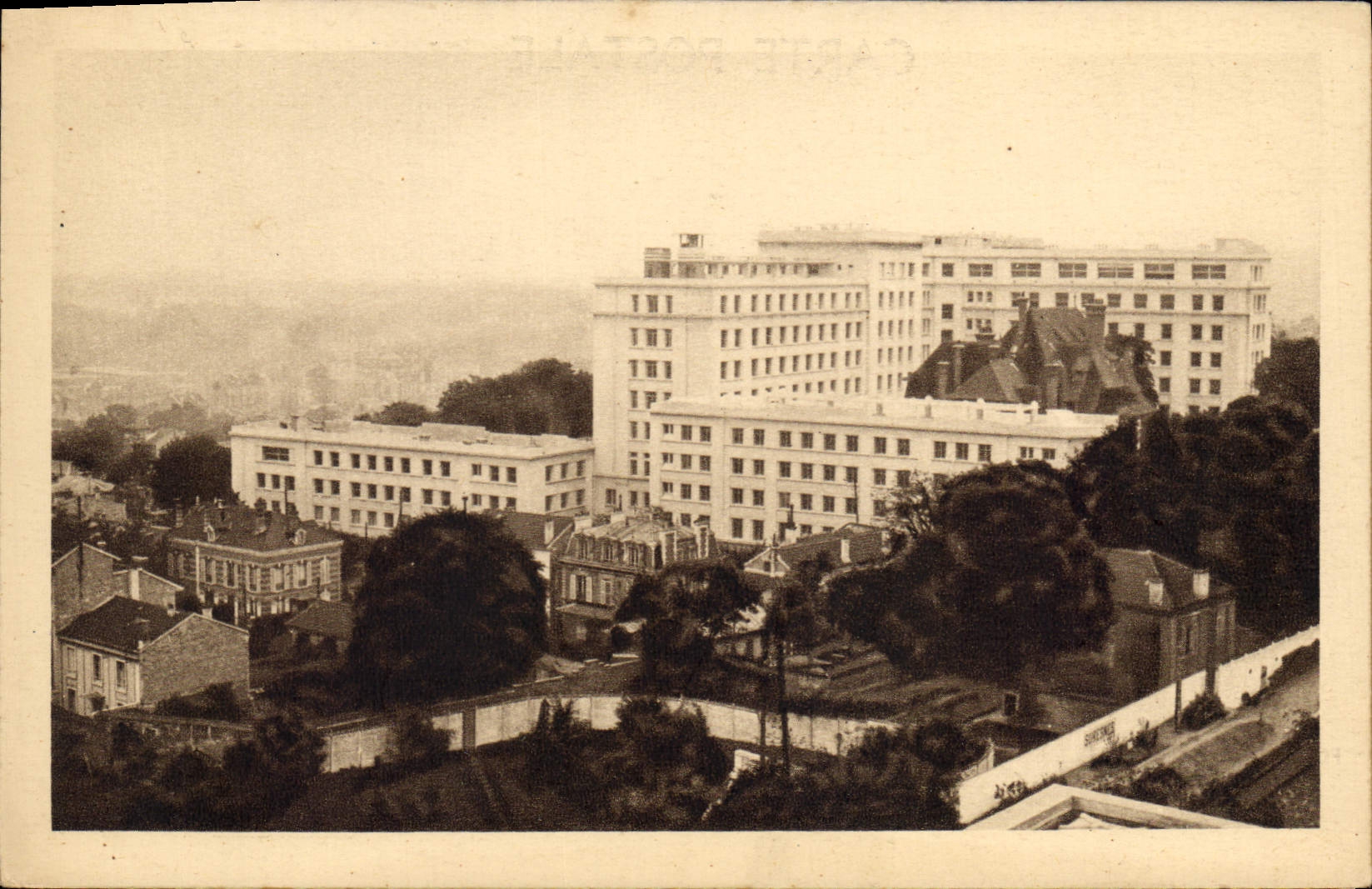 Fondation Médicale du Mont-Valérien — vue aérienne — Cliché France-Presse