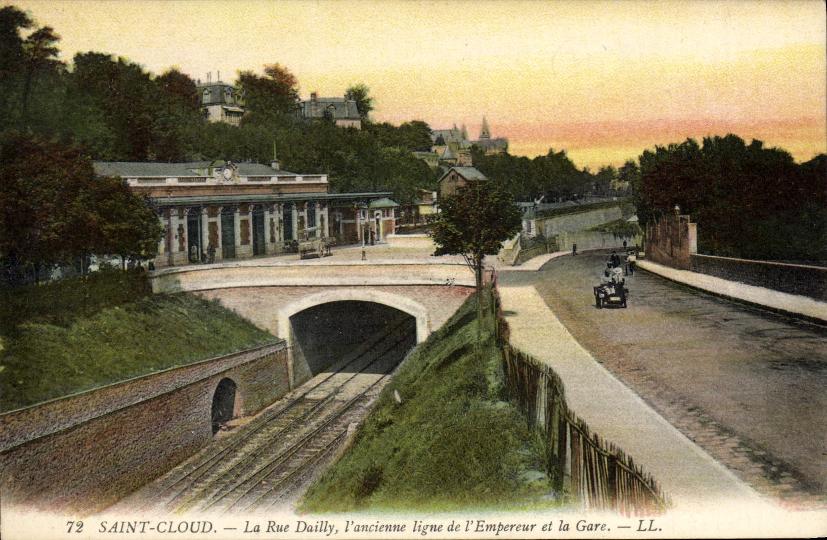 CPA Saint Cloud La Rue Dailly l'ancienne ligne de l'Empereur et la Gare