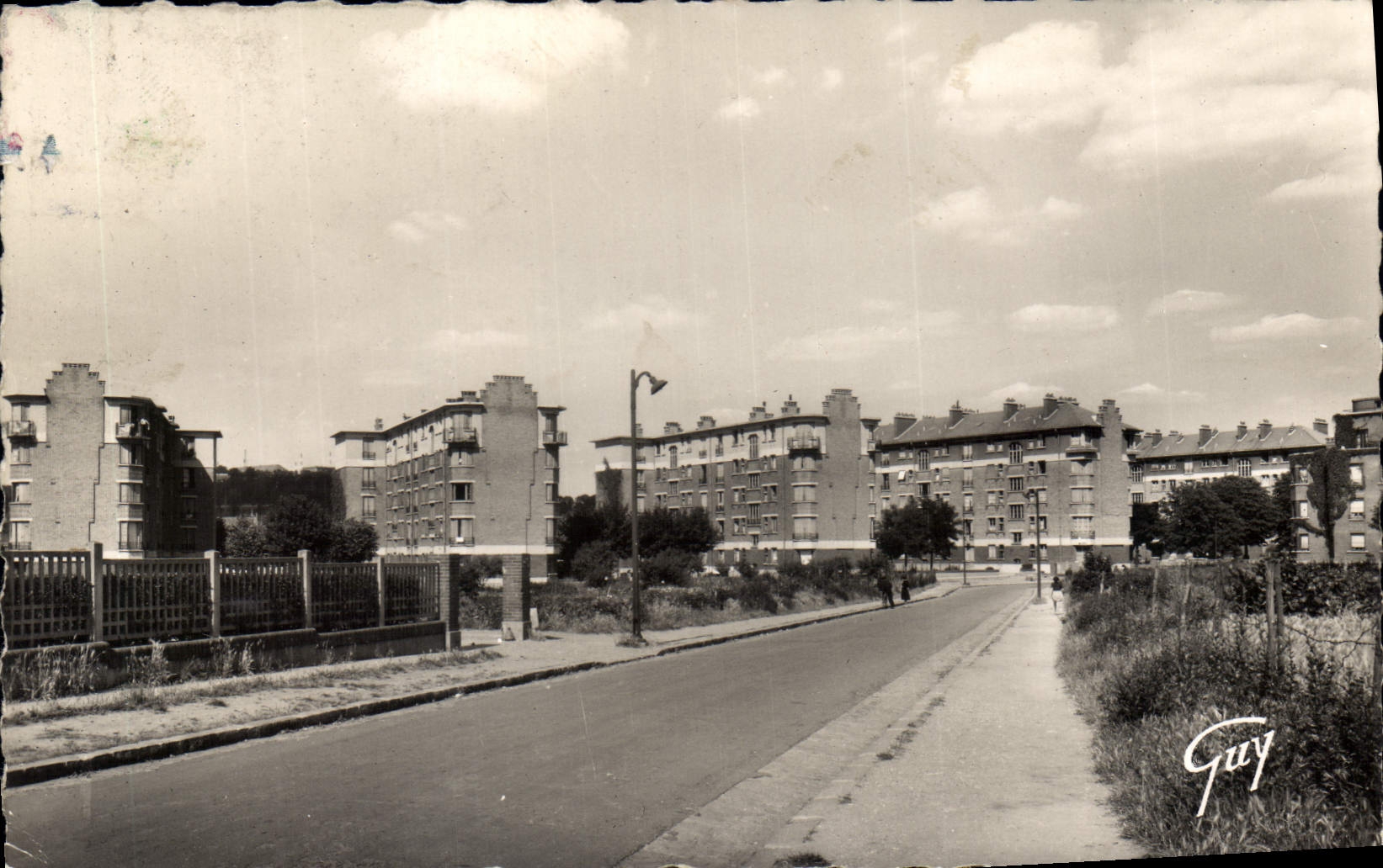 CPA Suresnes (Seine) Les cites jardins vues de l'avenue de Sully