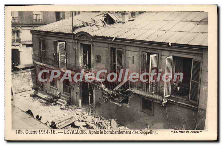 CPA Guerre 1914 15 Levallois Apres le bombardement des Zeppelins