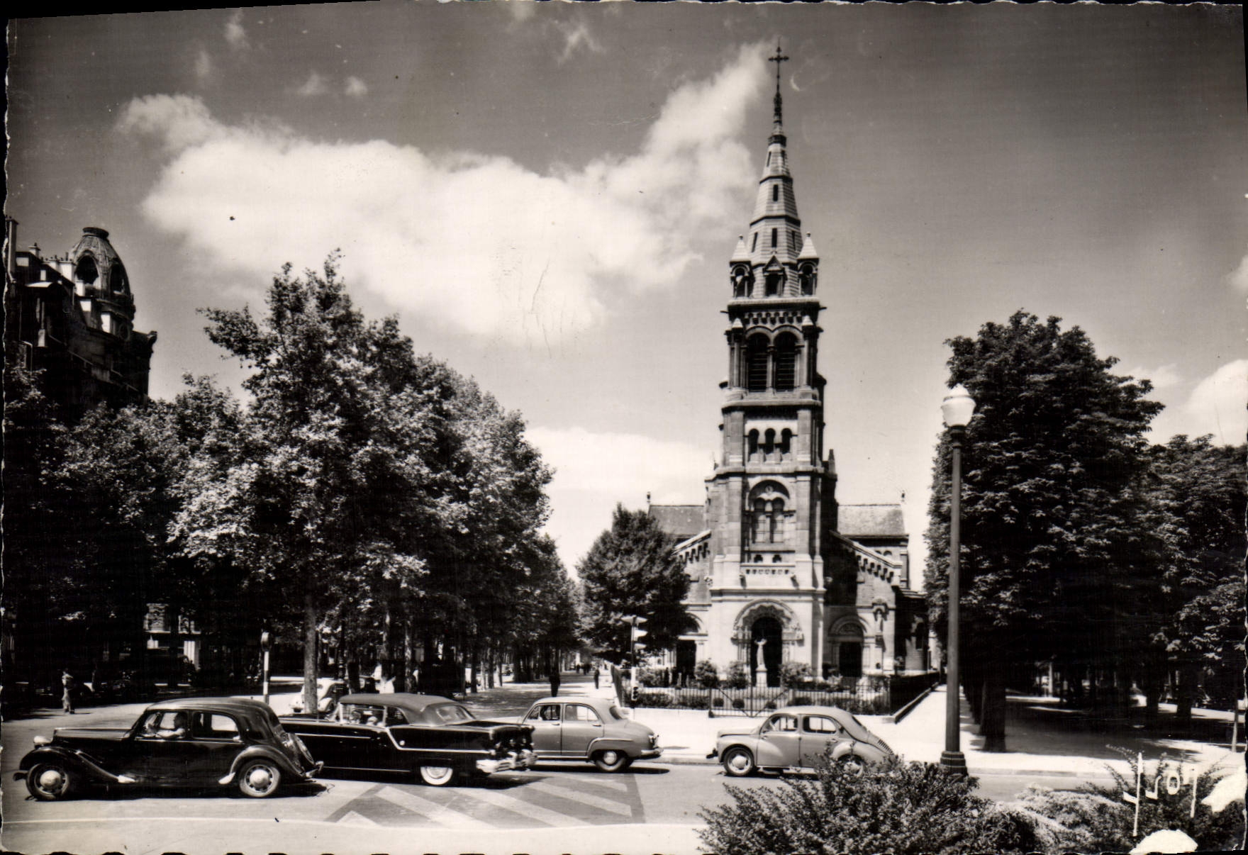 Neuilly-sur-Seine — Église Saint-Pierre — Éditions d'Art Mortel, Paris