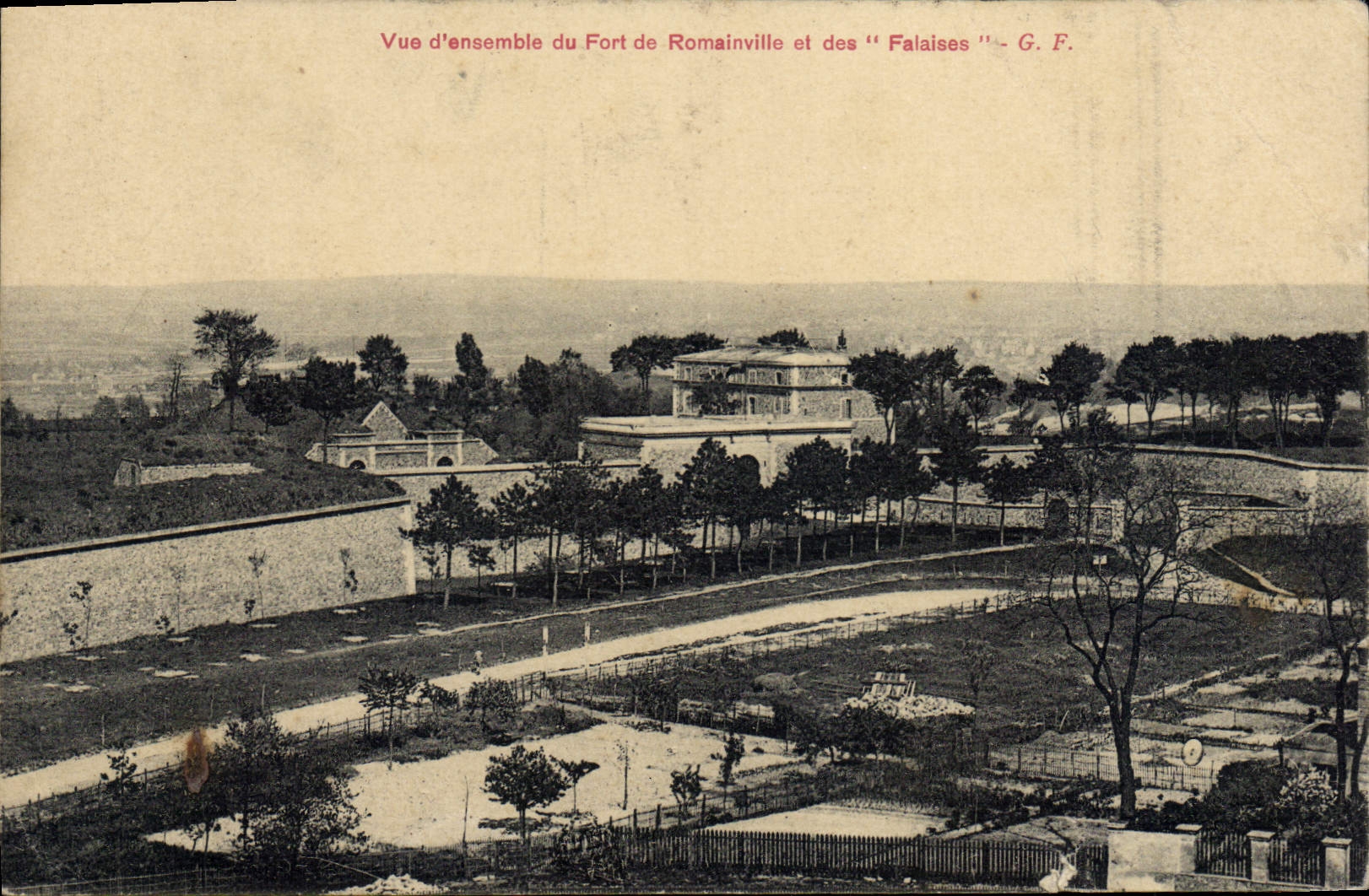 CPA Vue d'ensemble du Fort de Romainville et des Falaises