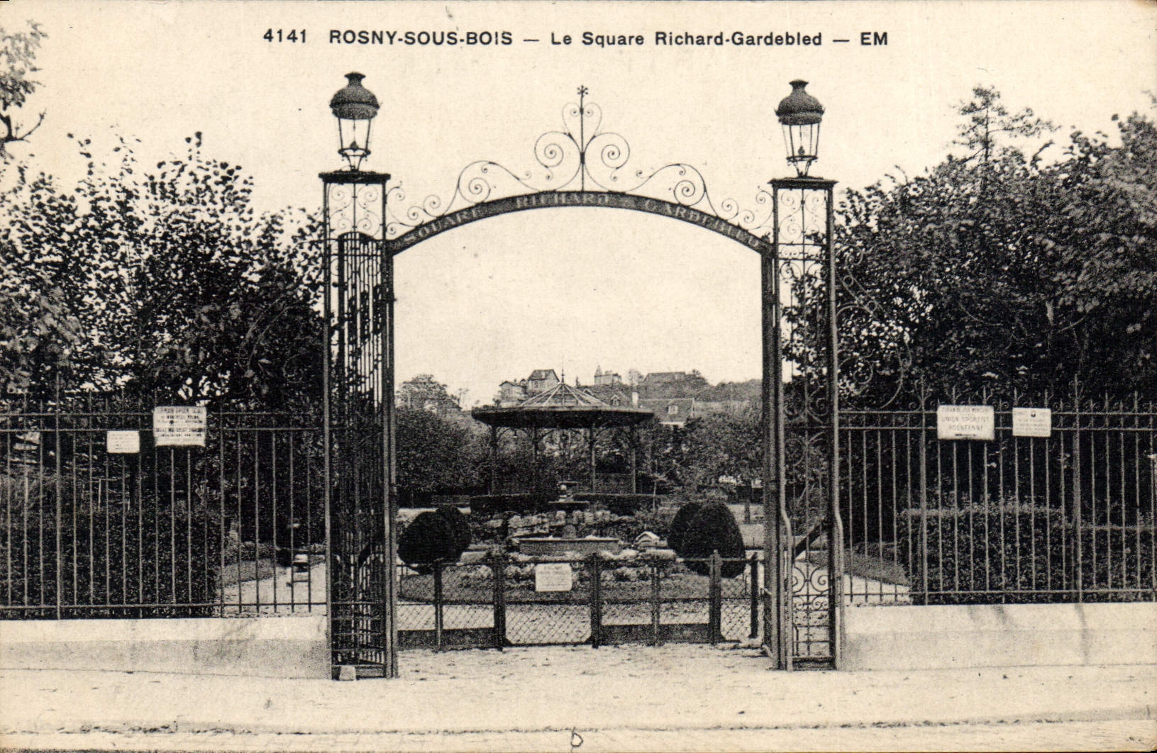CPA Rosny sous Bois Le Square Richard Gardebled