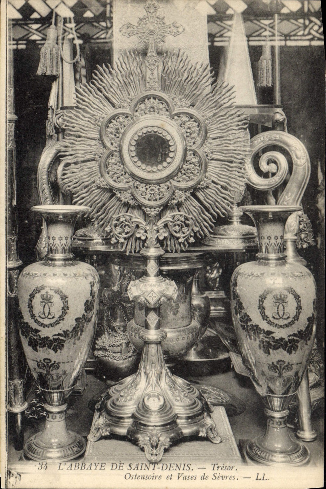 L'ABBAYE DE SAINT-DENIS — Trésor. Ostensoire et Vases de Sèvres — LL.