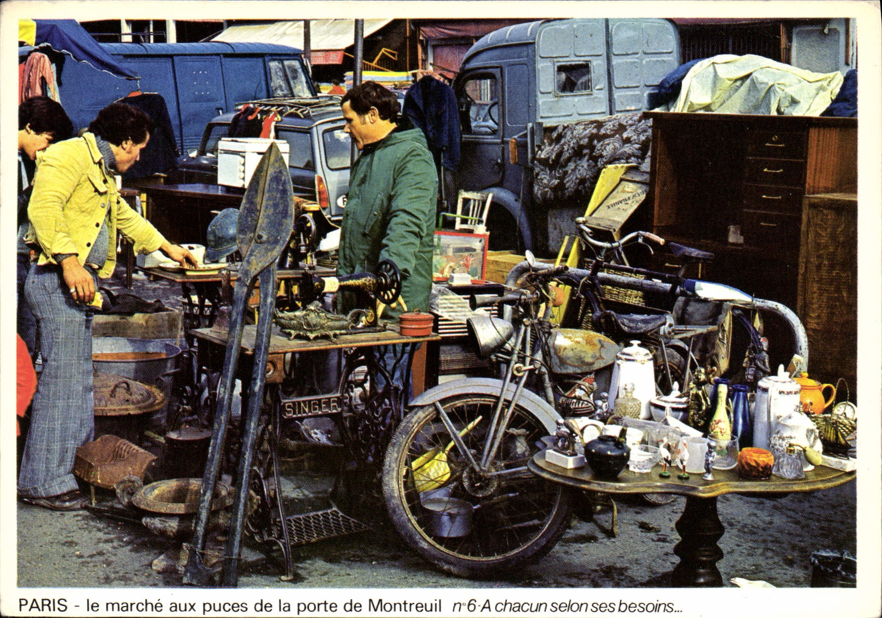 CPSM Paris le marche aux puces de la porte de Montreuil A chacun selon ses besoins