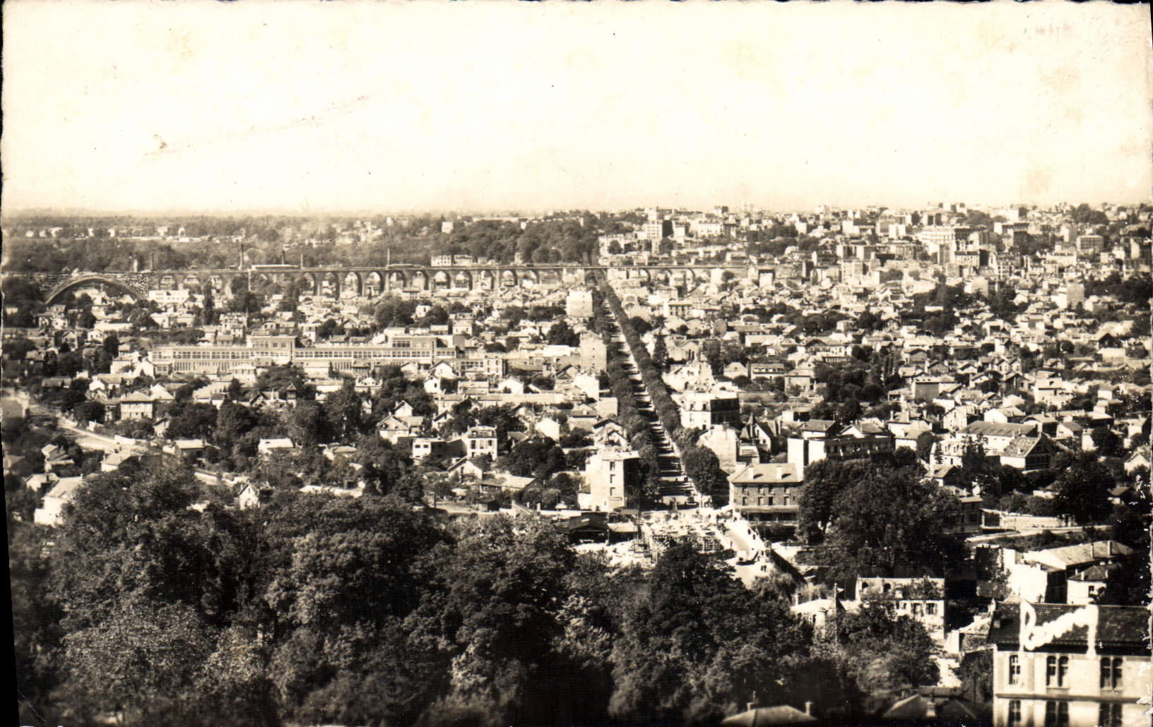 Nogent-sur-Marne — Allgemeiner Blick. Paris im Hintergrund — Bilder Frankreichs, Nr. 299 B