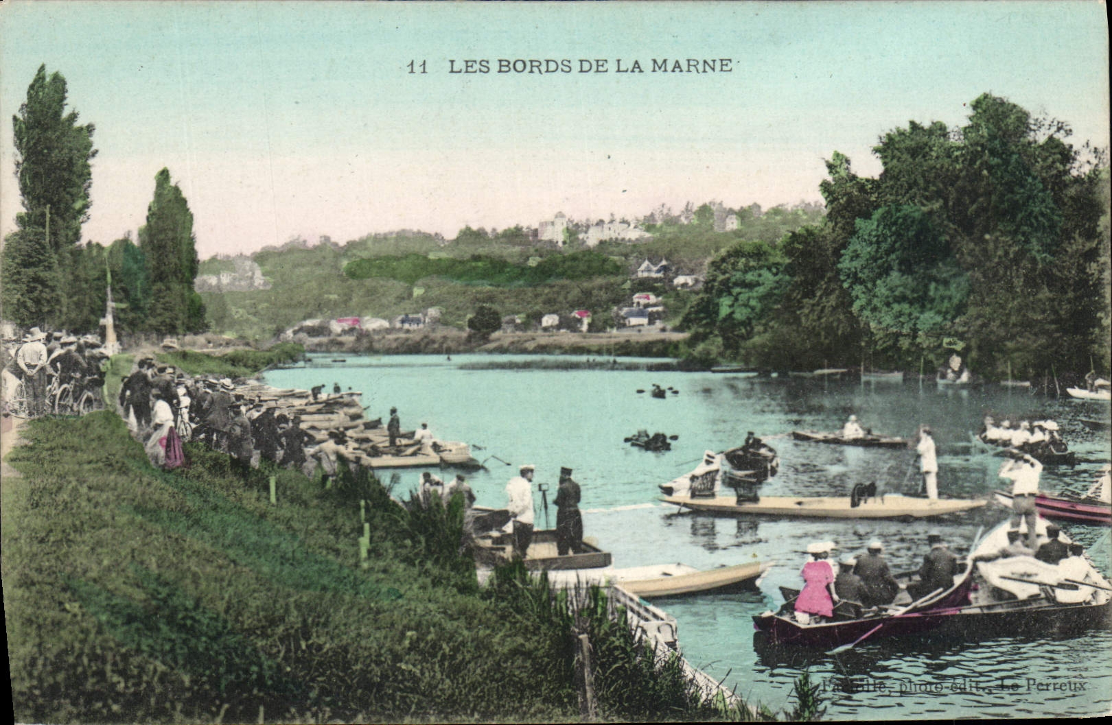 Die Ufer der Marne — lebendiger Blick mit Booten — Foto von Le Perreux