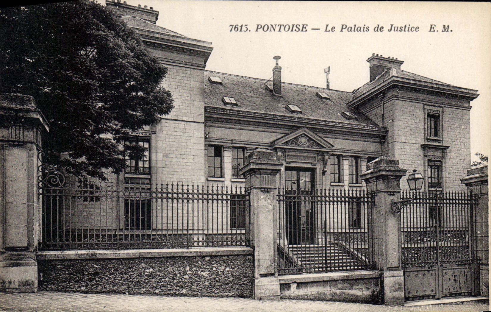 CPA Pontoise Le Palais de Justice