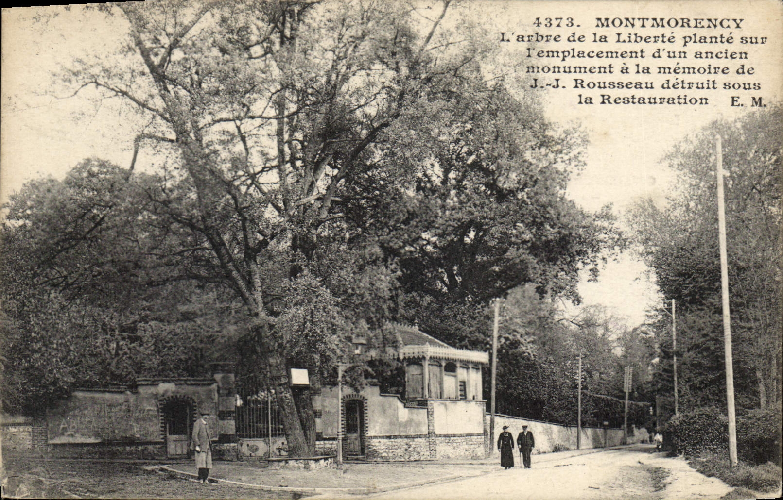 Montmorency — L'arbre de la Liberté planté sur l'empl. d'un ancien monument à J.-J. Rousseau détruit sous la Restauration — E.M. n°4373