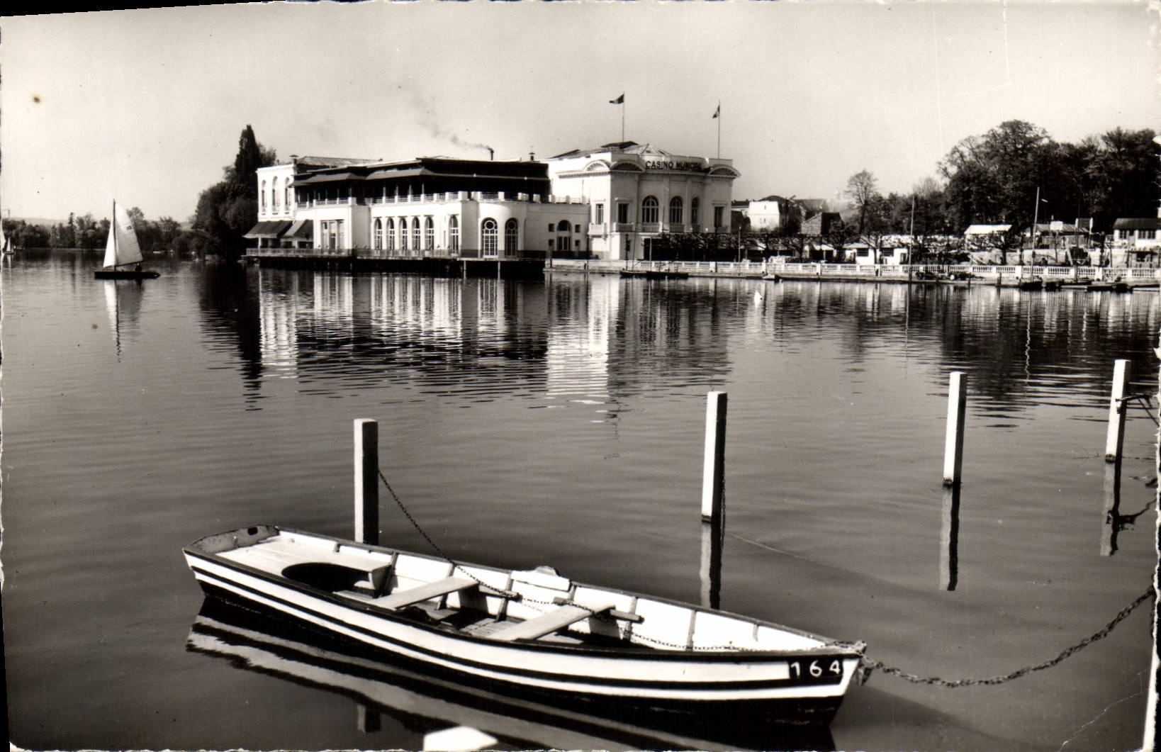 Enghien-les-Bains — Le Lac et le Casino — Éditions du Globe, Paris