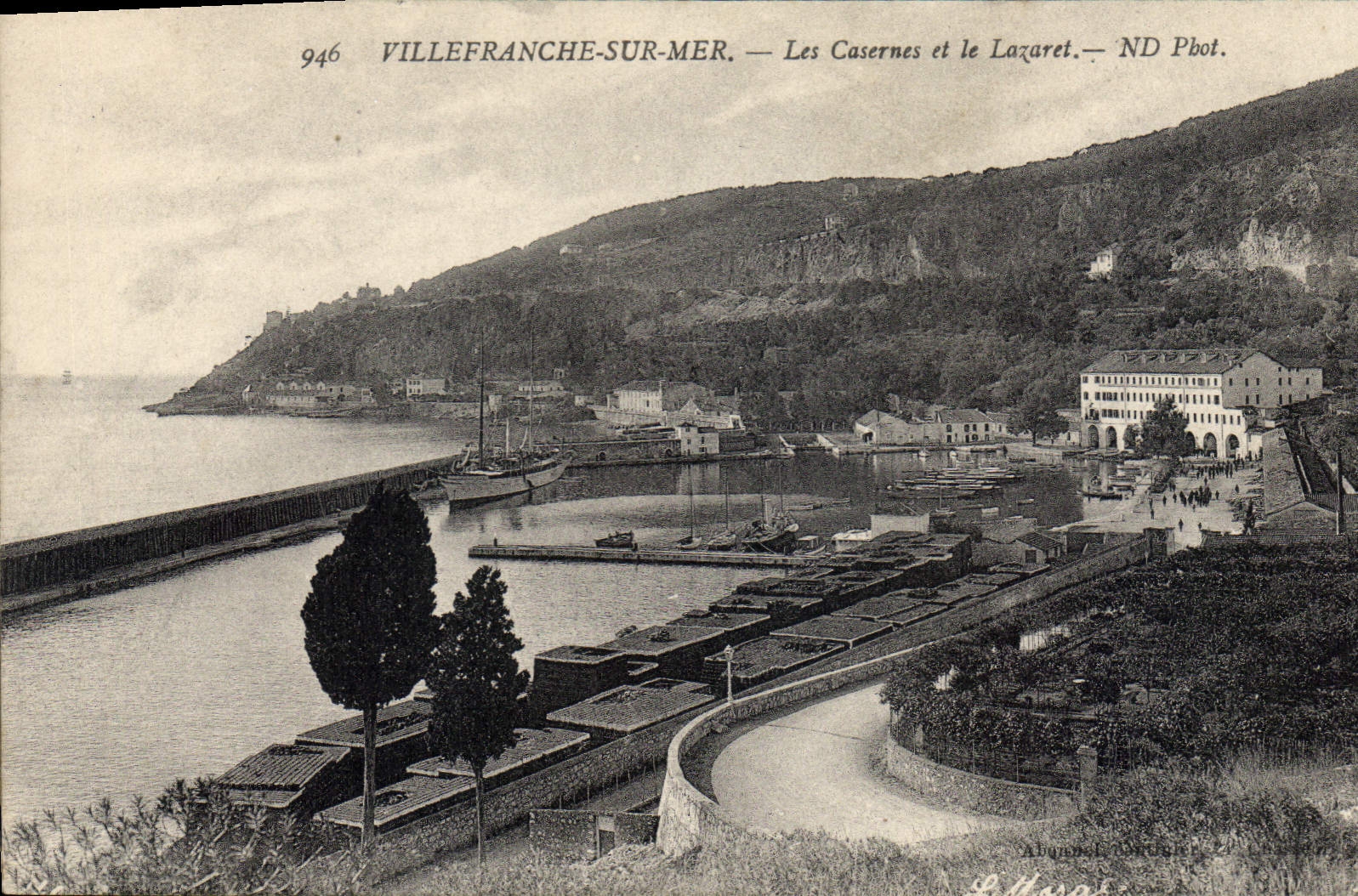 Villefranche-sur-Mer — Les Casernes et le Lazaret — ND Pbot.