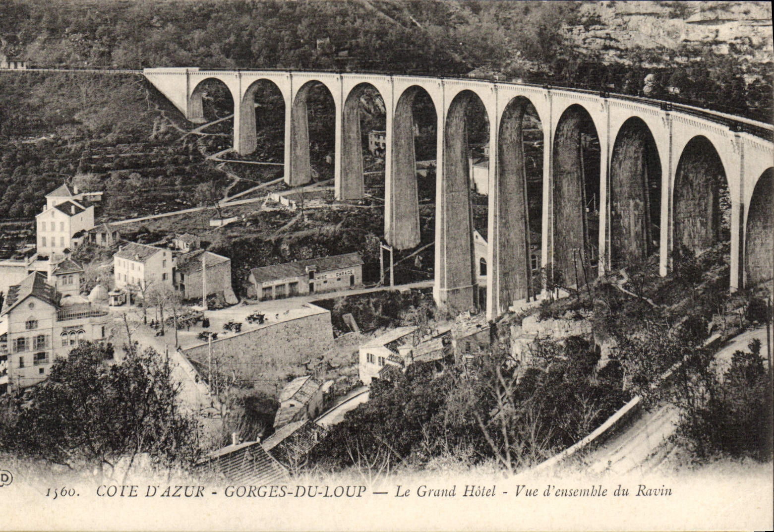 CPA Gorges du Loup Le Grand Hotel Vue d'ensemble du Ravin