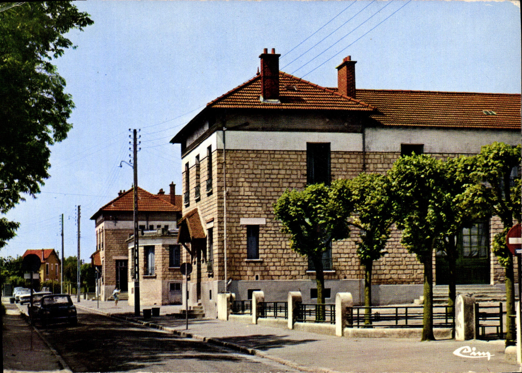 CPSM Villeparisis Les Ecoles et la rue Anatole