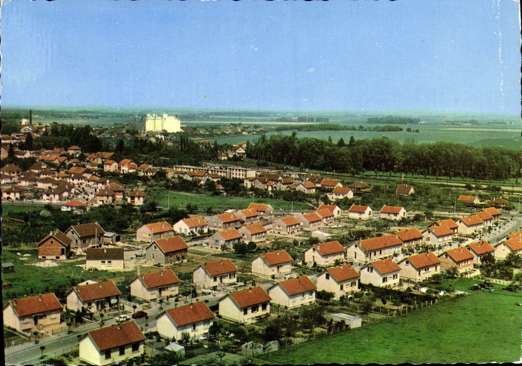 CPSM Nangis La Cite et vue panoramique
