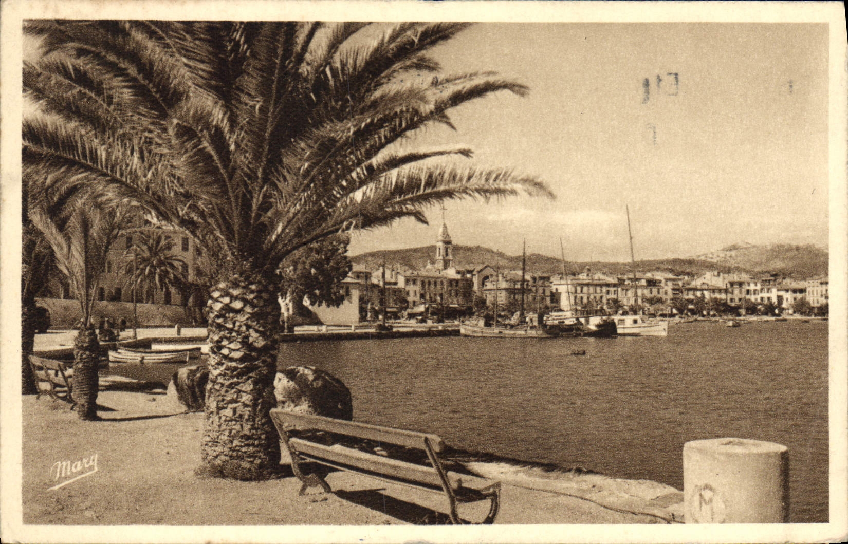 Sanary-sur-Mer — vue du port avec palmiers — Mary