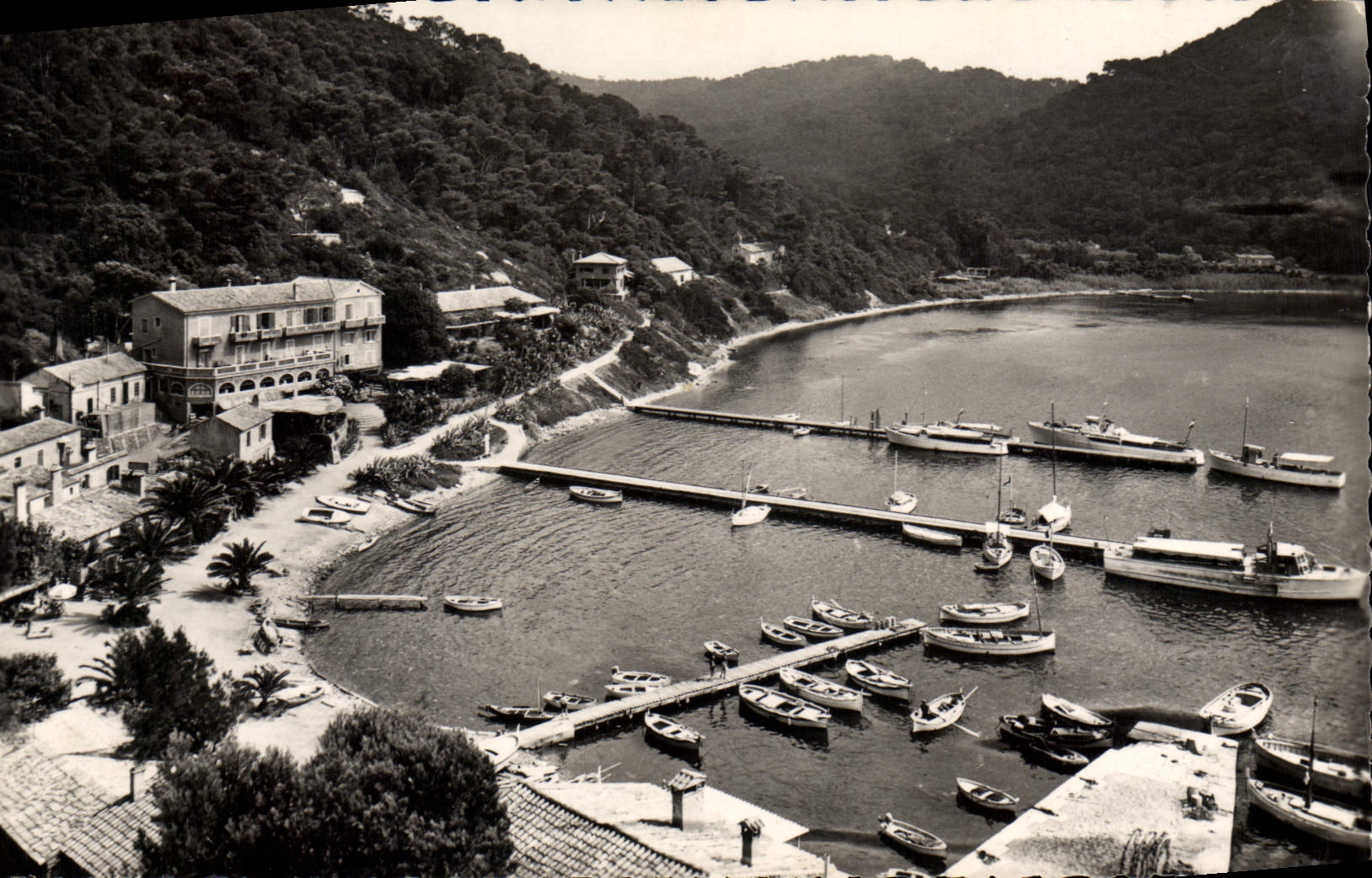 Le Joyau des Îles d'Or — Vue panoramique prise du Fort du Moulin — Société Éditions de France, n° 7201