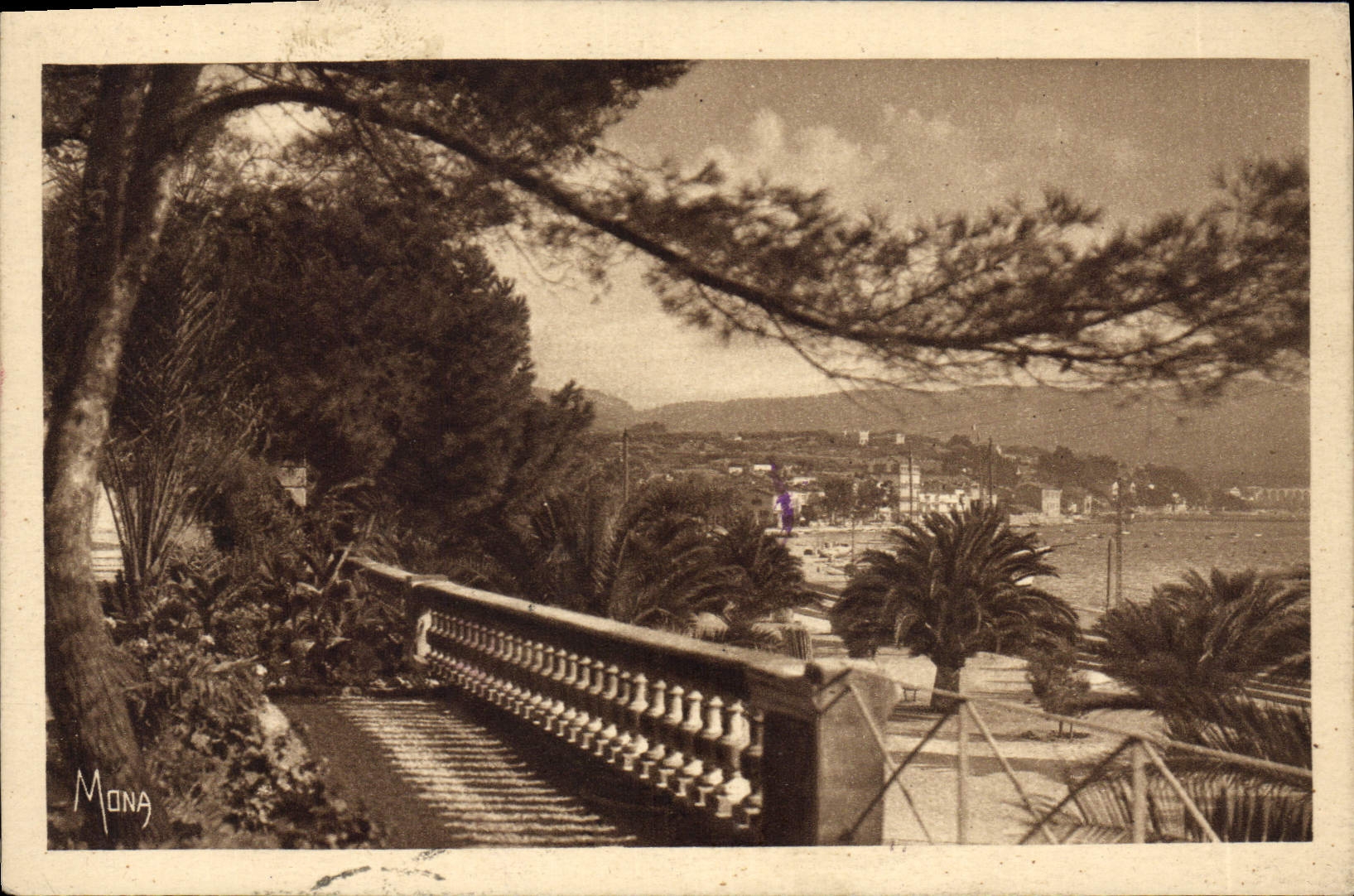 BANDOL-SUR-MER — Un coin du port — édité par MONA