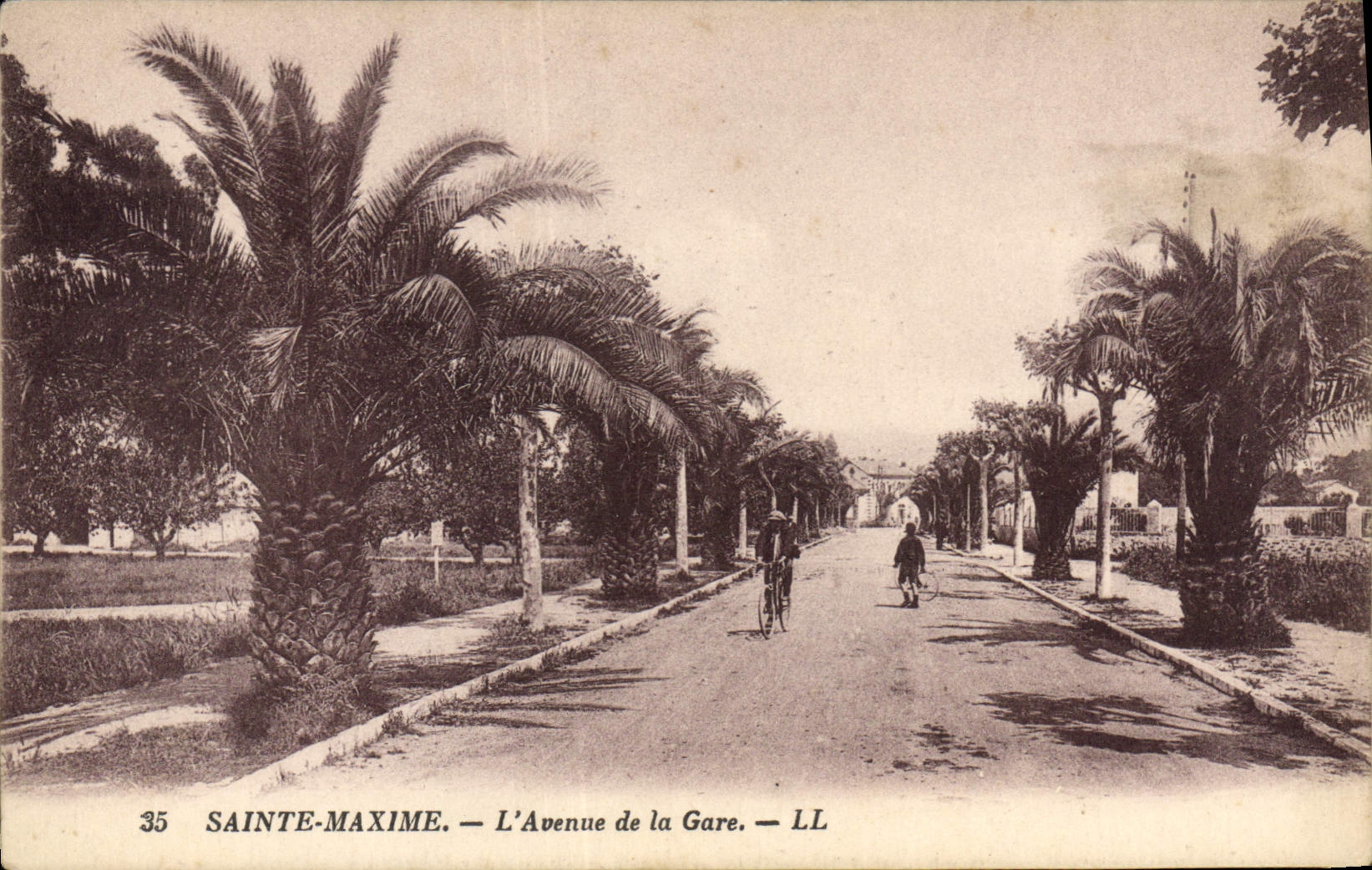 Sainte-Maxime — L'Avenue de la Gare — LL