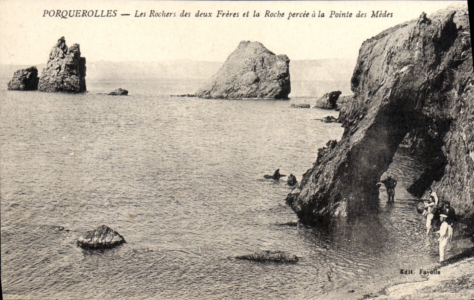 Porquerolles — Les Rochers des deux Frères et la Roche percée à la Pointe des Mèdes — Edit. Favolle