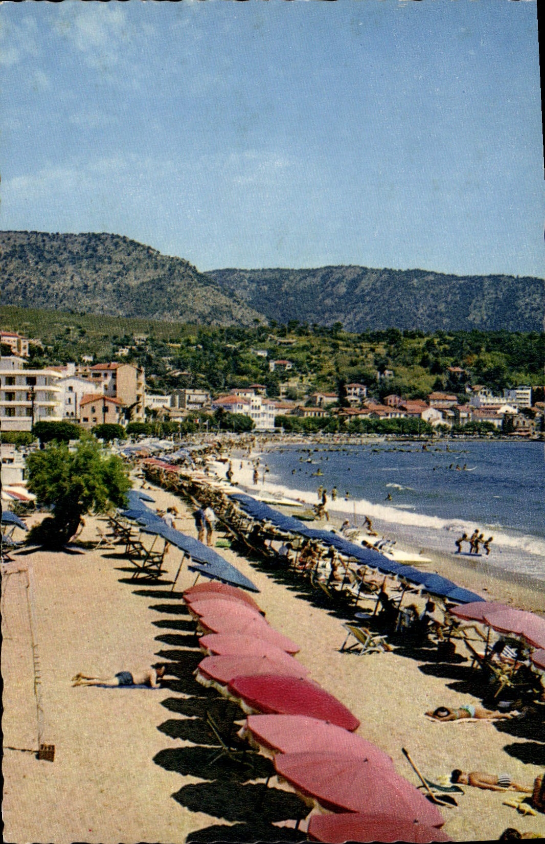 La Côte des Maures — Le Lavandou (Var) — La Plage et l'Hôtel « Résidence Beach » — Édition française