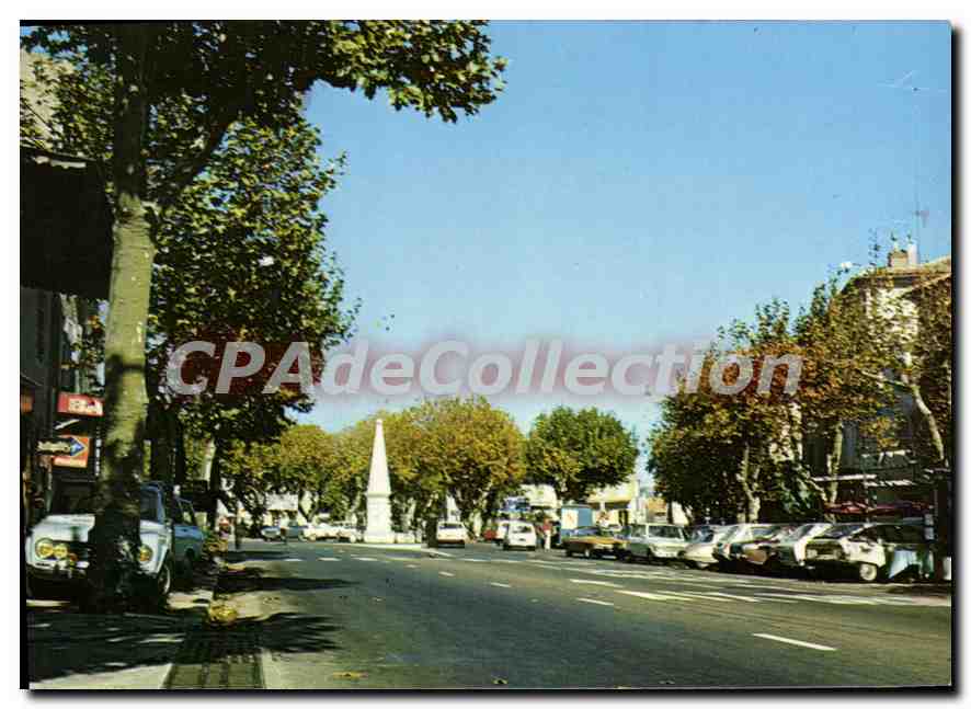 St-Maximin-la-Ste-Baume — Le centre du pays vers la place Malherbes et la fontaine — La Photographie ERTAY - Aix-en-Provence