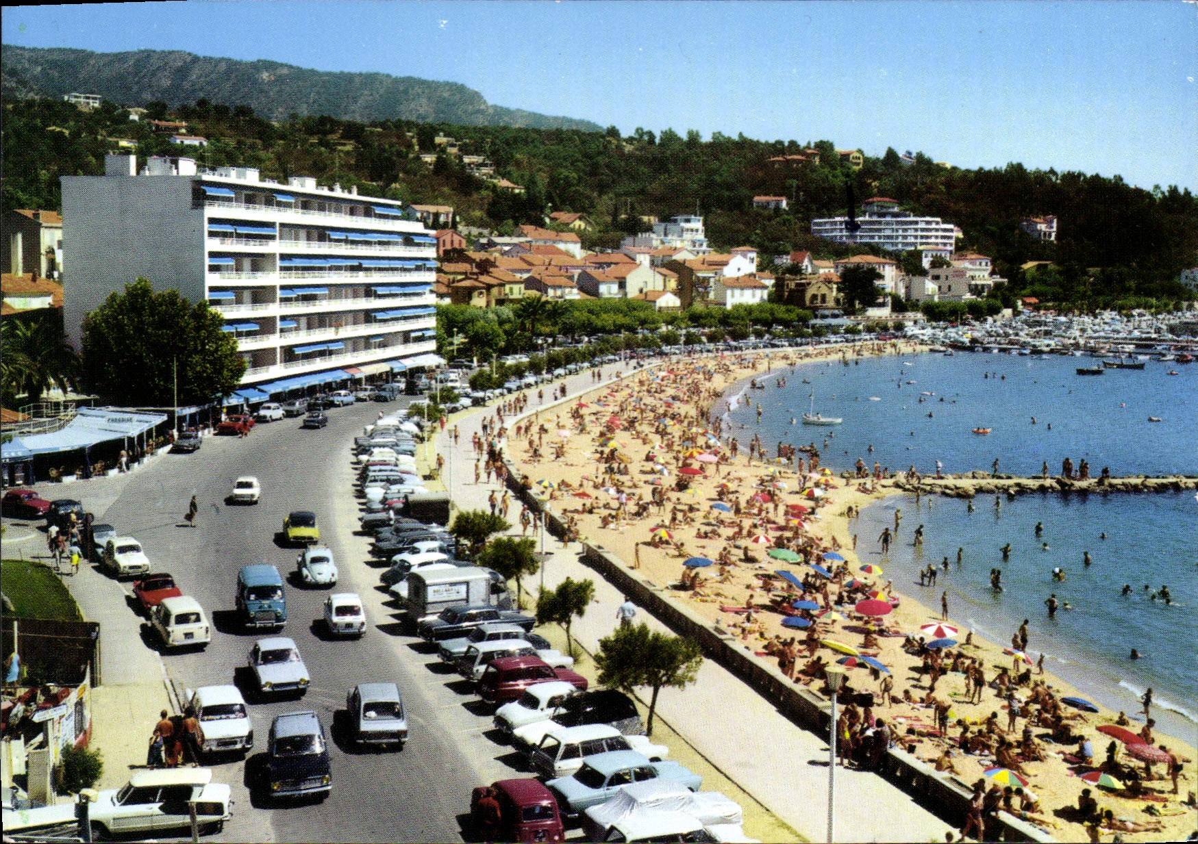 La Côte d'Azur - LE LAVANDOU (Var) — La Plage — Éditions MAP