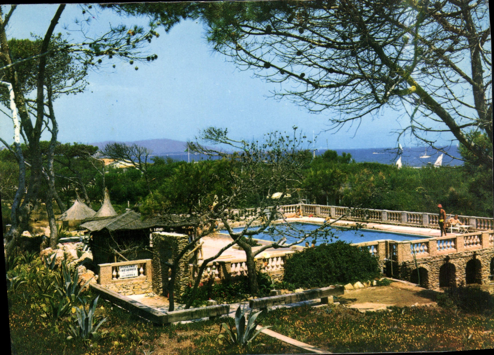 Piscine de l'Hôtel Riviera — Hyères Les Palmiers — Les Éditions en France