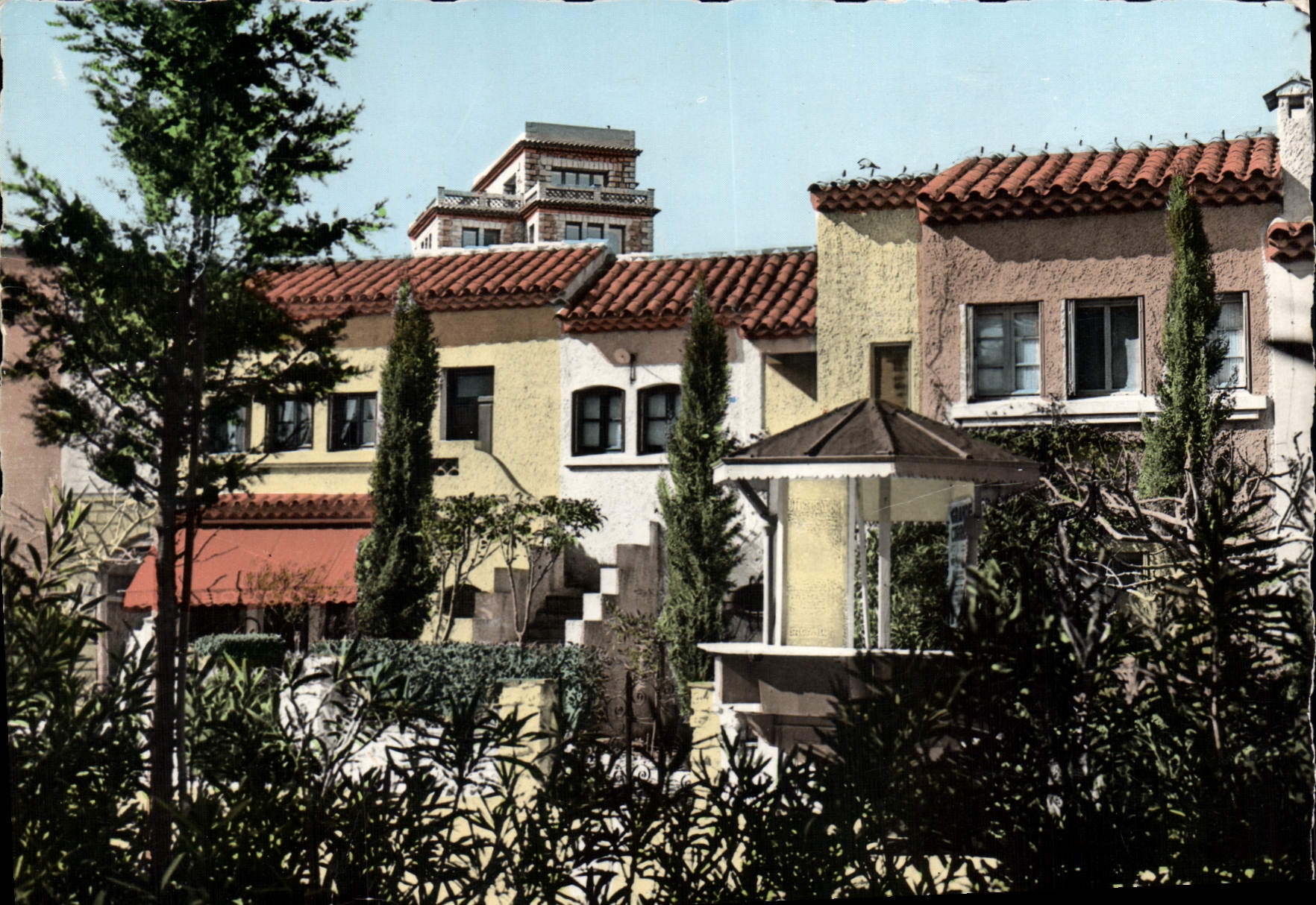 Ile de Bendol — Bandol (Var) — Vue du kiosque et de la maison