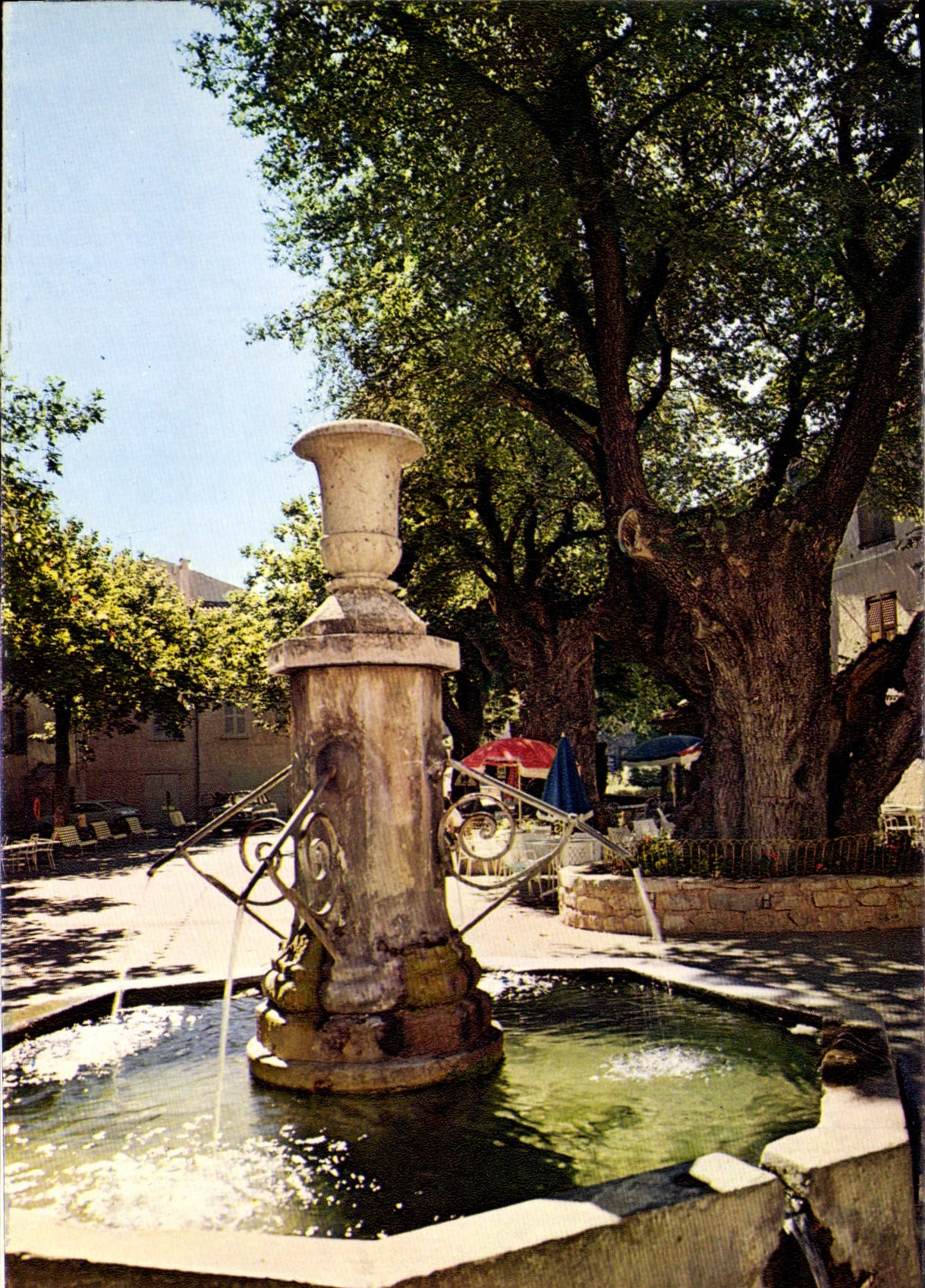 Tourtour (Var) — La fontaine et les ormeaux de Sully — Imprimeur Combier