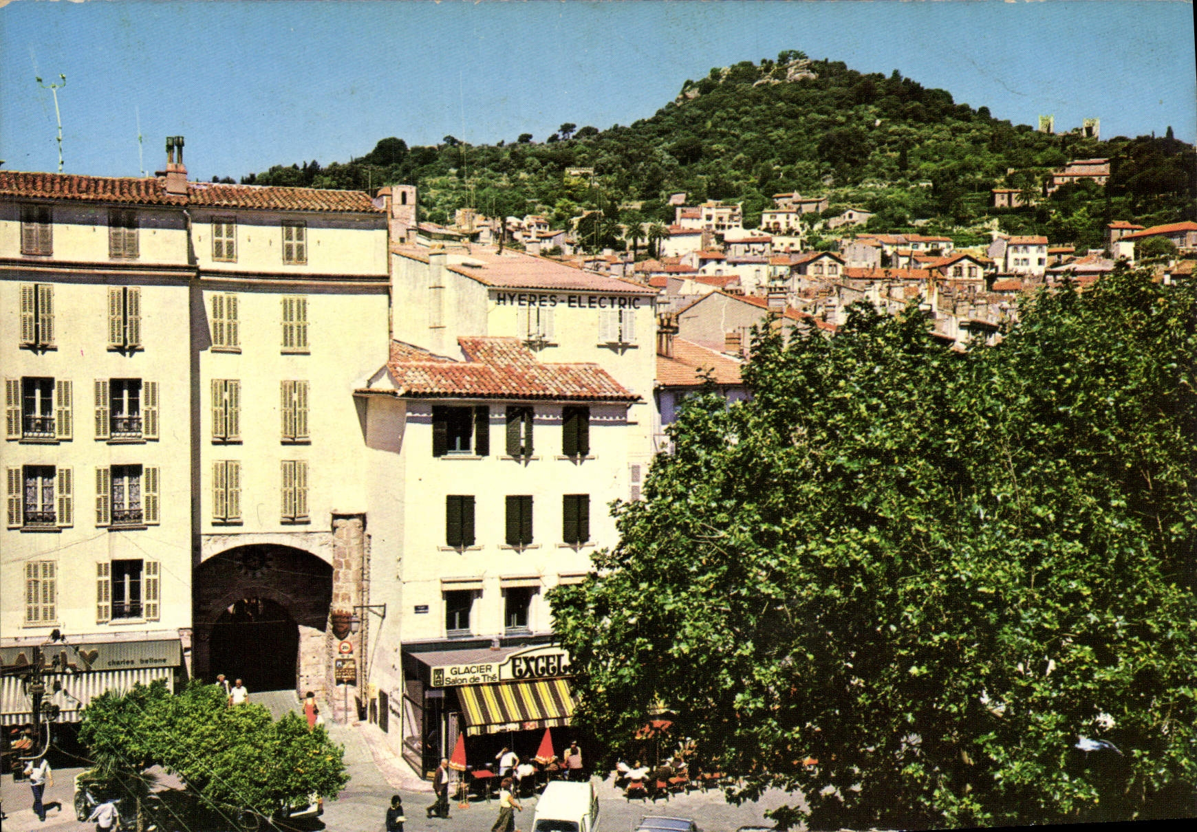 Hyères-Les-Palmiers — La Porte Massillon et la colline du Château — Éditions MAR