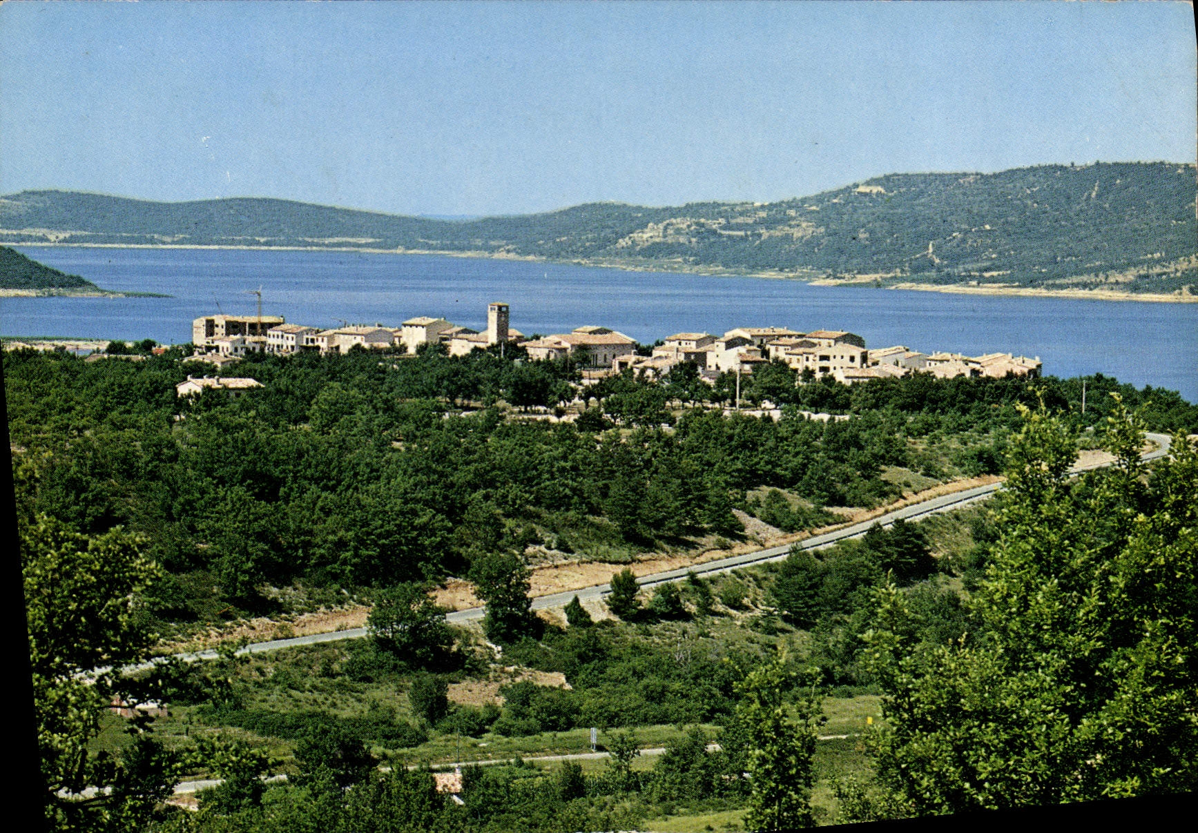 The Picturesque Gorges of the Verdon — At the edge of the lake, the new village of Salles — Édition ARBYchamp