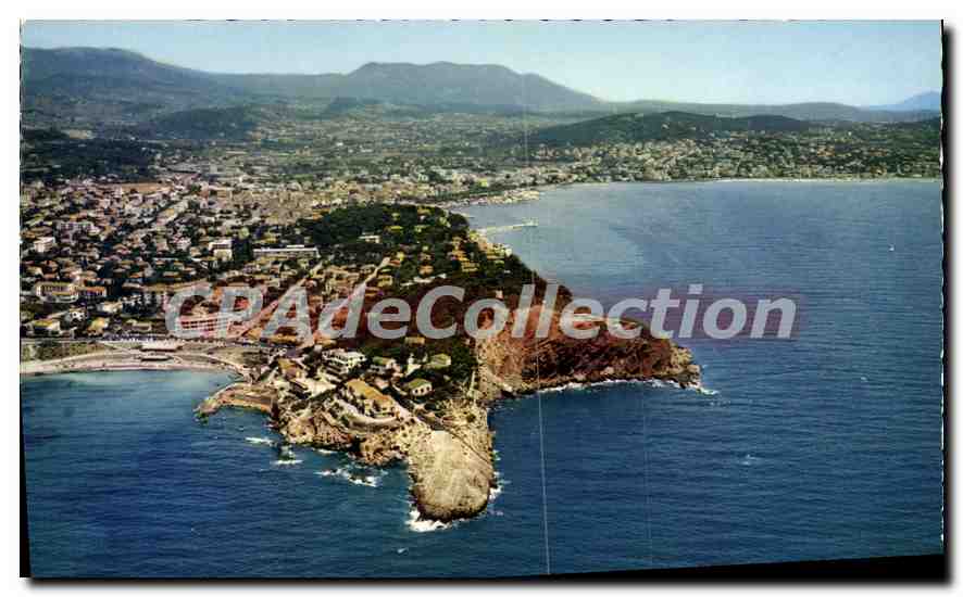 Sanary-sur-Mer — Vue générale sur la plage de Port Issol, la Pointe du Bau Rouge et la ville de Sanary — Éditions Rella Nice