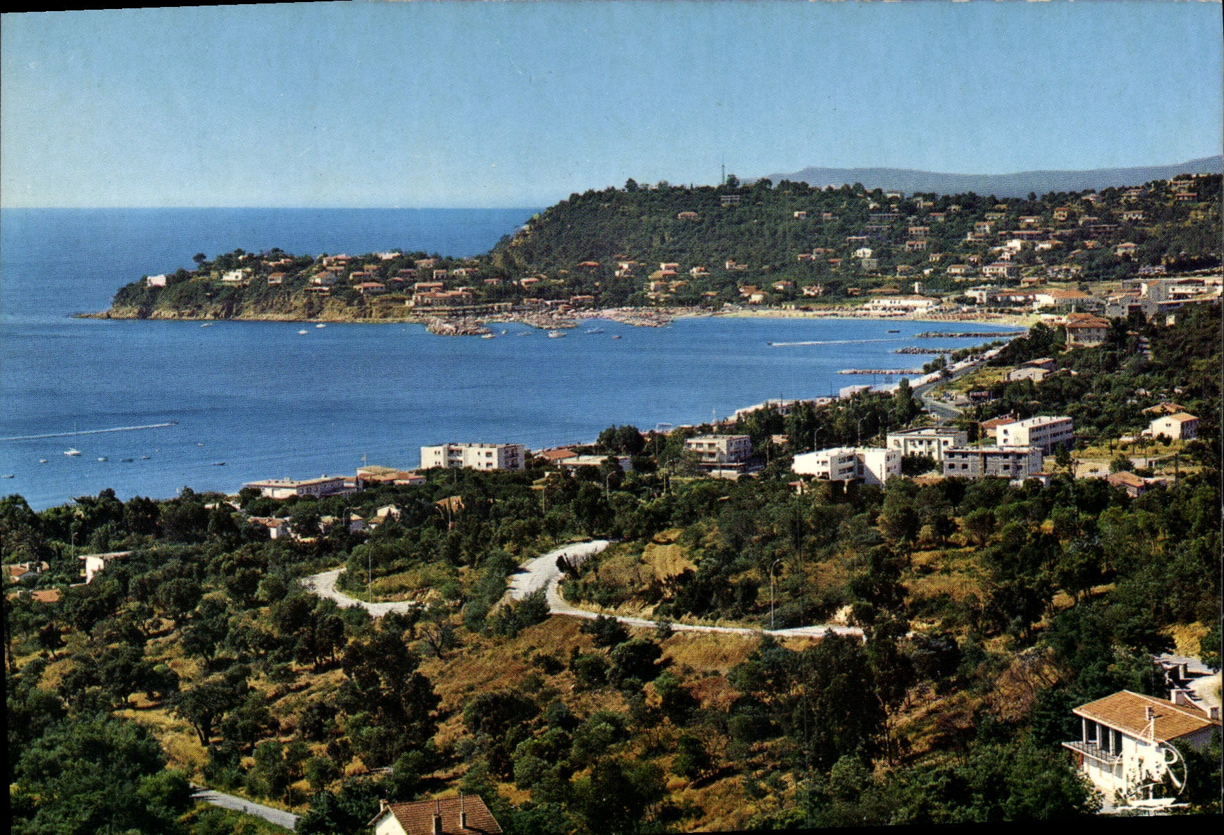 Cavalaire-sur-Mer — Vue générale — Les Éditions « MAB »