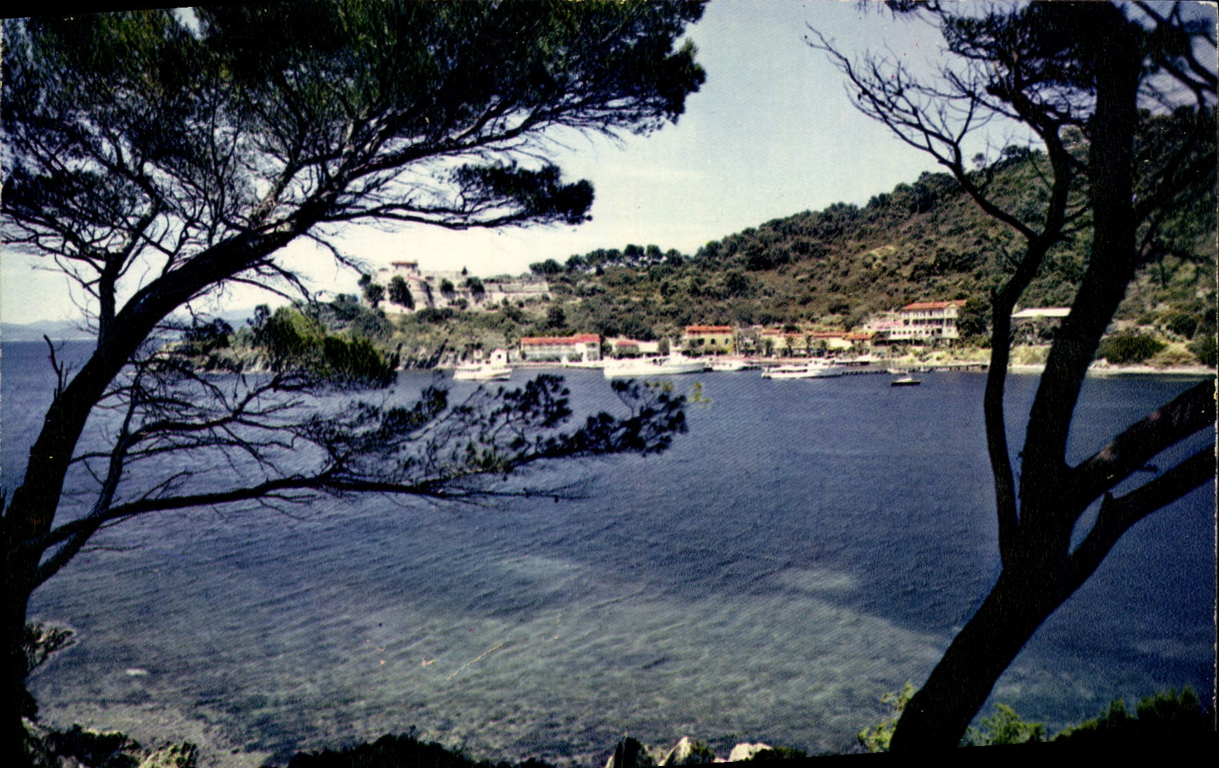 Port Cros — Vue générale — Les Editions *MAR*, Nice, n° 365