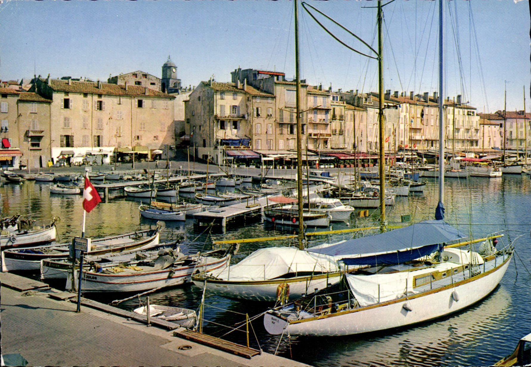 Saint-Tropez — Quai Jean-Jaurès vu de la jetée — Librairie Journaux