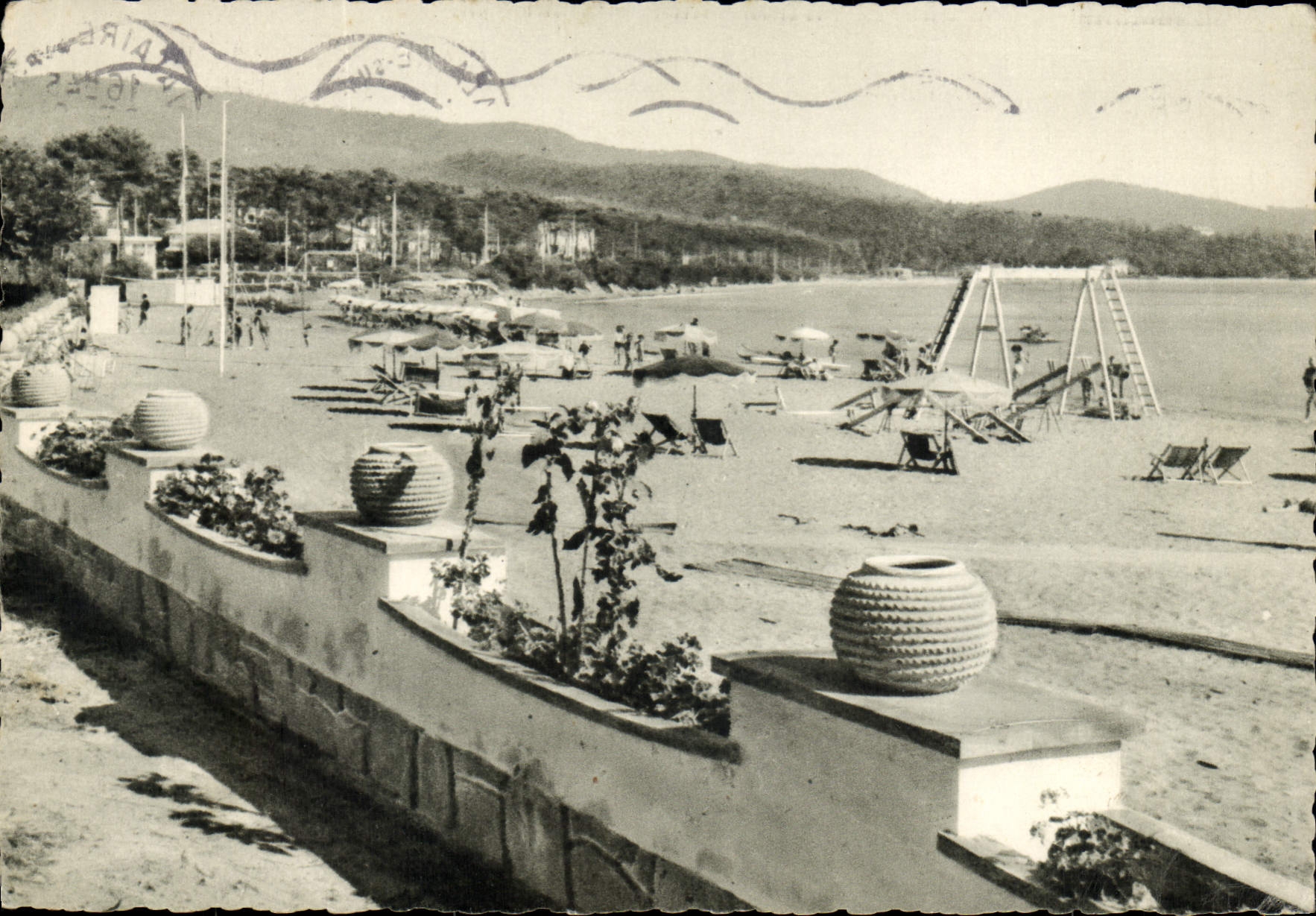 Les Bords de la Rivière — La plage — Société Éditions de la Libération, Suggesi