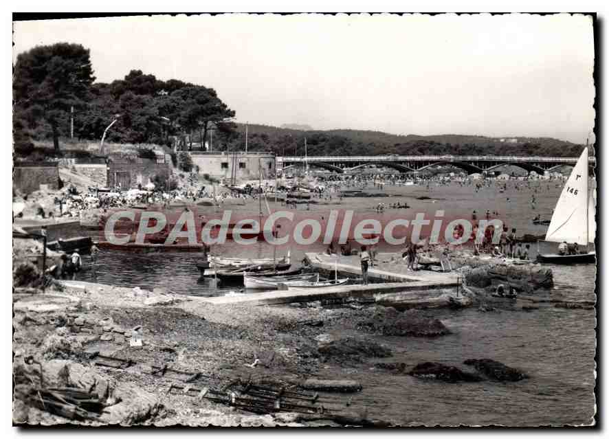 CPSM La Cote D'Azur St Aygulf Le Port au fond la Plage 