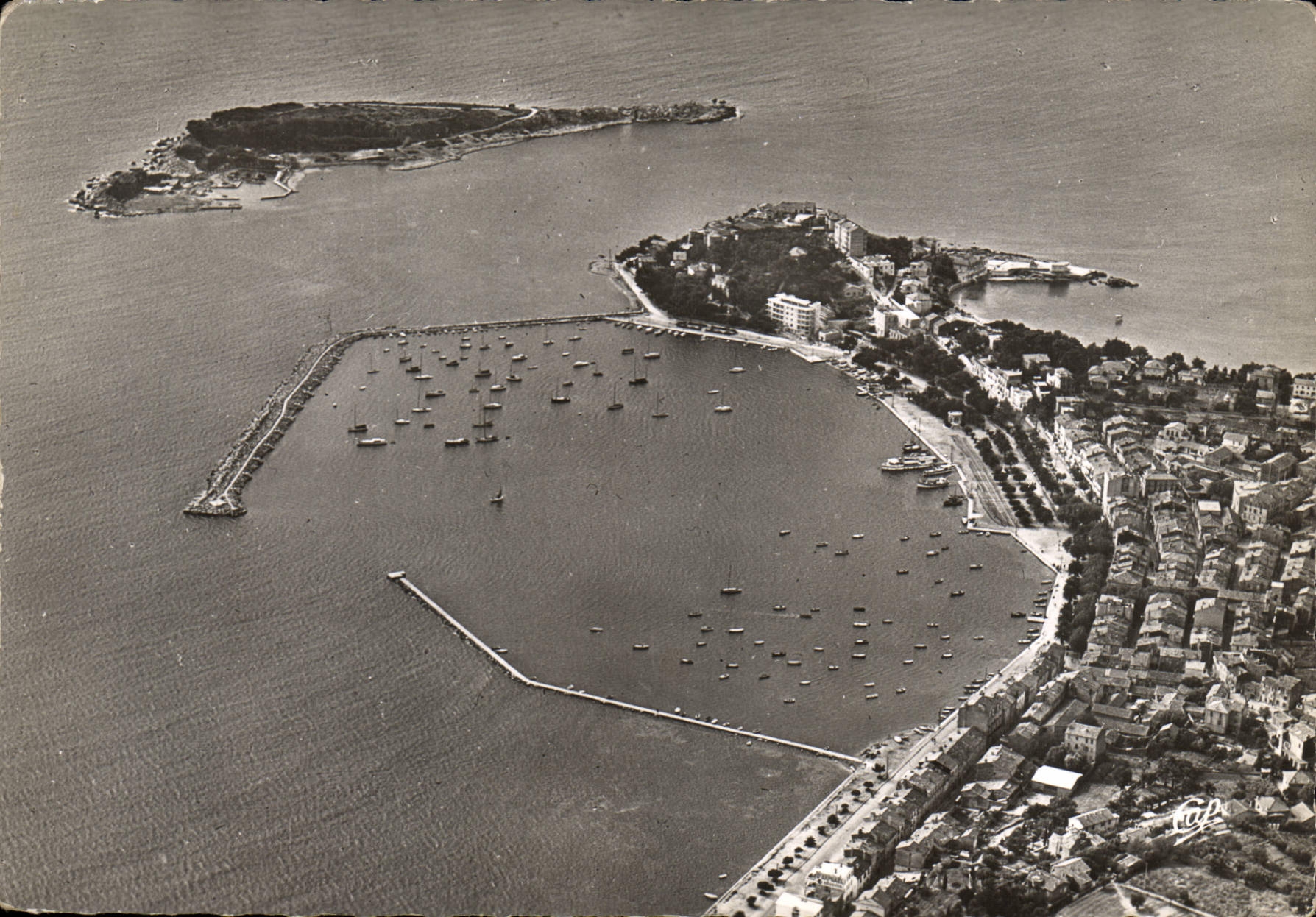 CPSM Bandol sur Mer et L'Ile Ricard Vue aerienne 