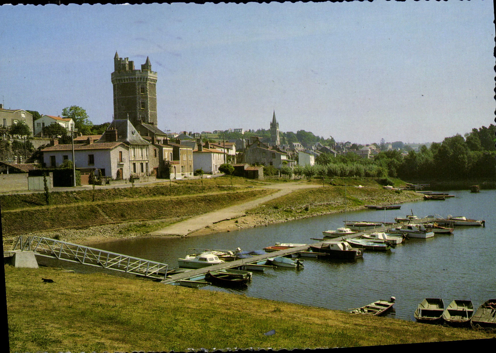 CPSM Oudon L Atl Le bassin et la Tour 