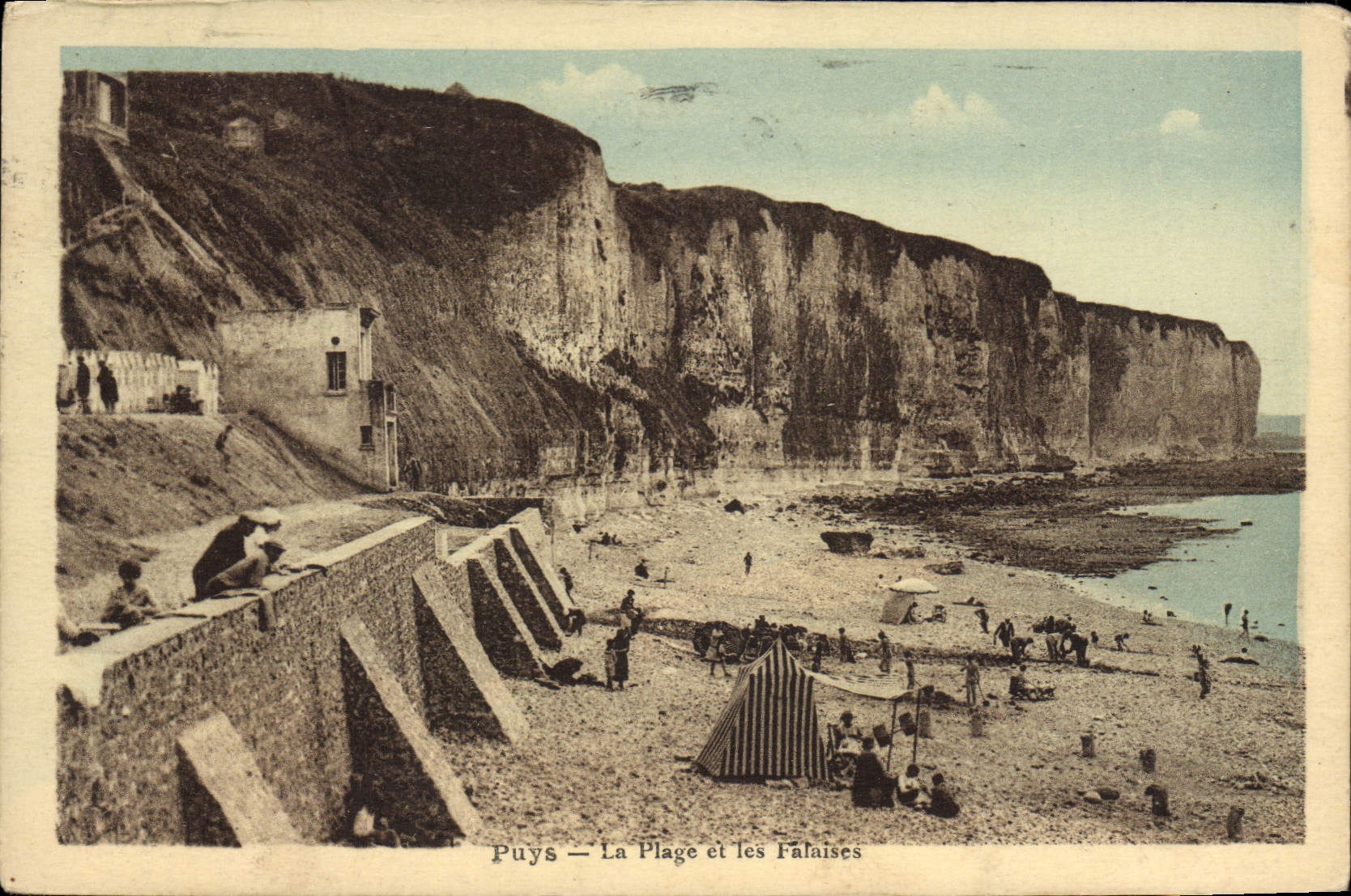CPA Puys la plage et les Falaises 