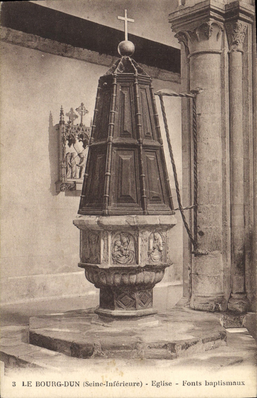 CPA Le Bourg Dun Seine Inferieure eglise Fonts baptismaux 