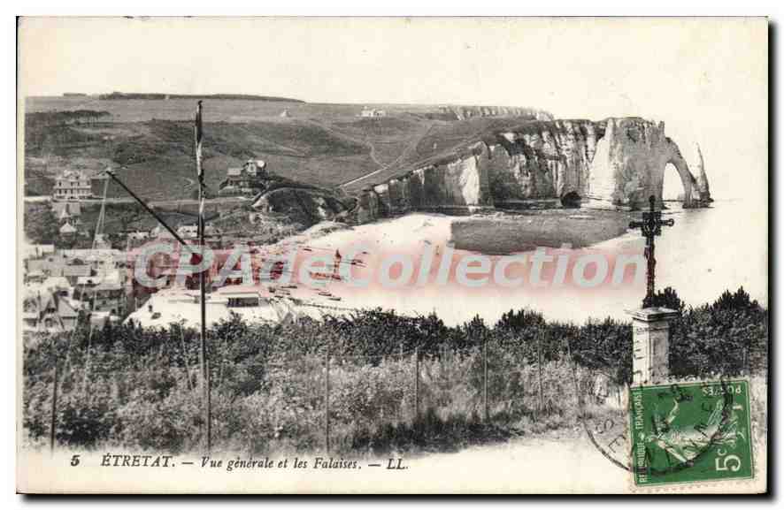CPA Etretat vue generale et les Falaise 
